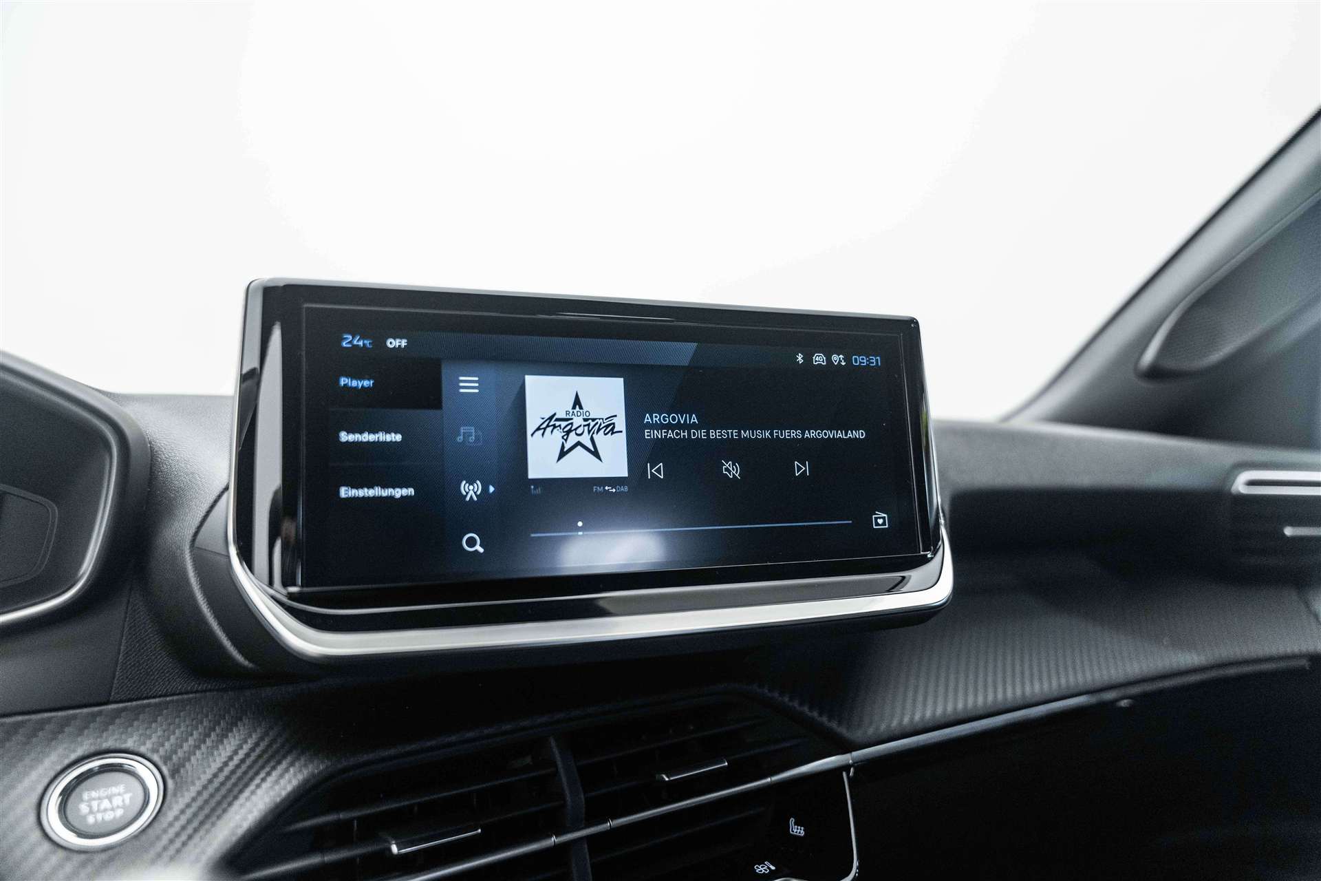 PEUGEOT 2008 1.2 145 MHEV Allure Automat-image-18