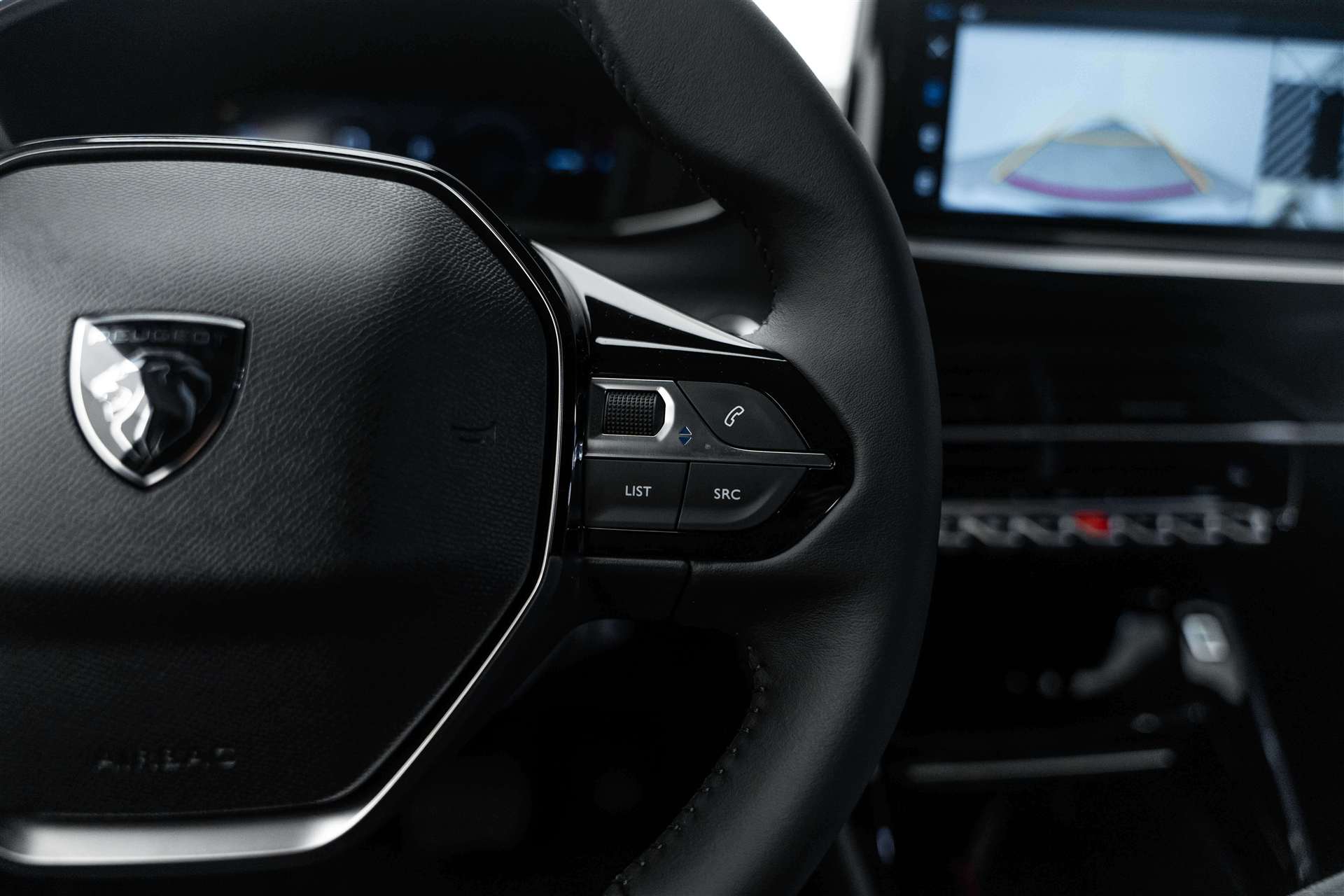 PEUGEOT 2008 1.2 145 MHEV Allure Automat-image-14