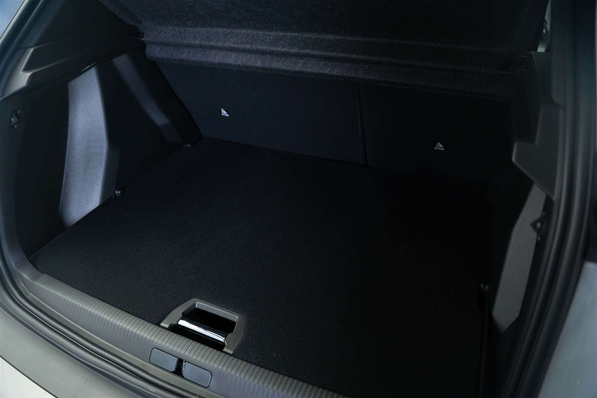 PEUGEOT 2008 1.2 145 MHEV Allure Automat-image-4