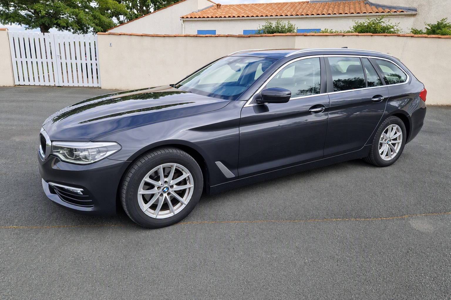 BMW 520d xDrive-image-0