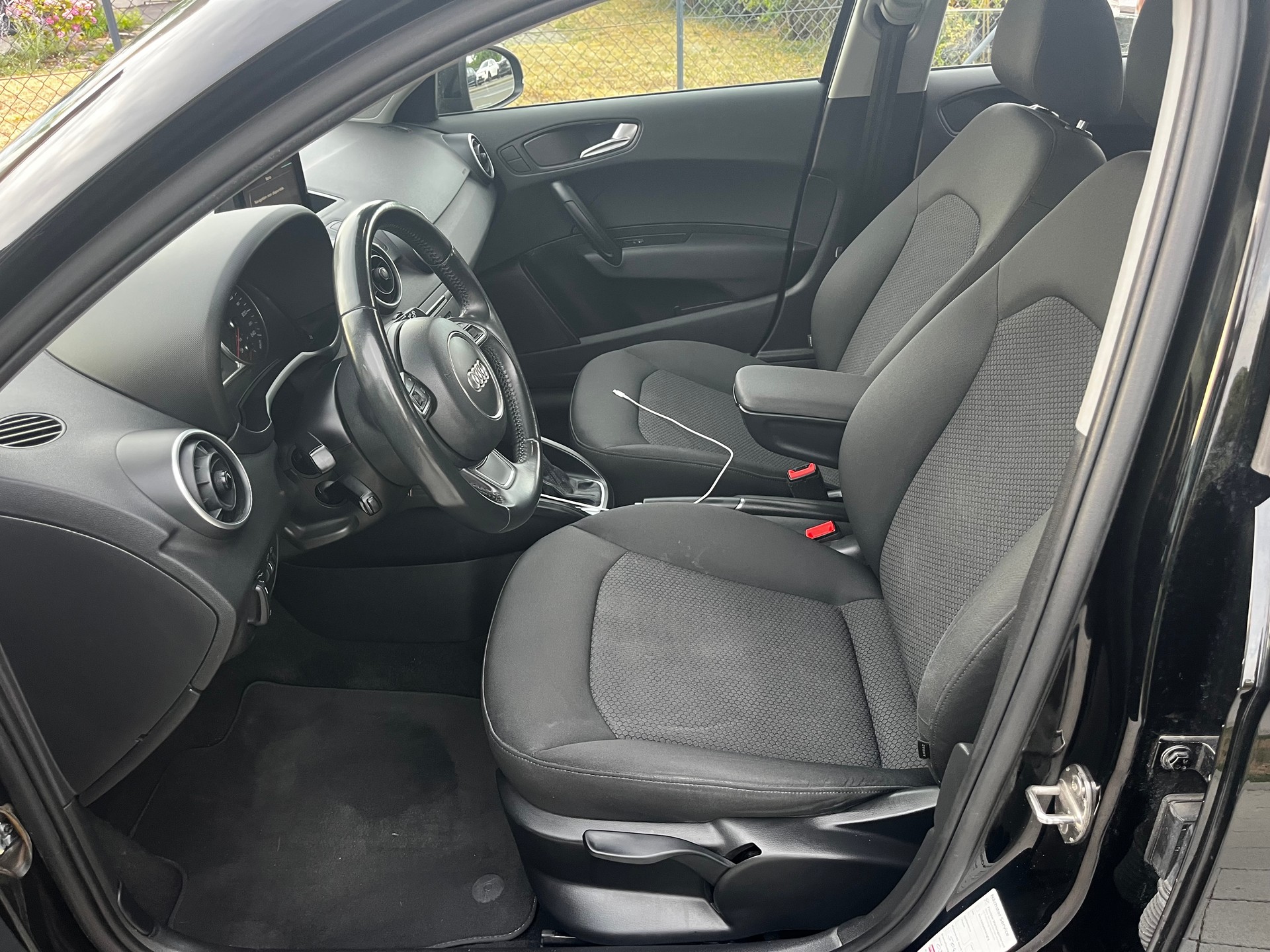 AUDI A1 Sportback 1.4 TFSI S-tronic-image-11