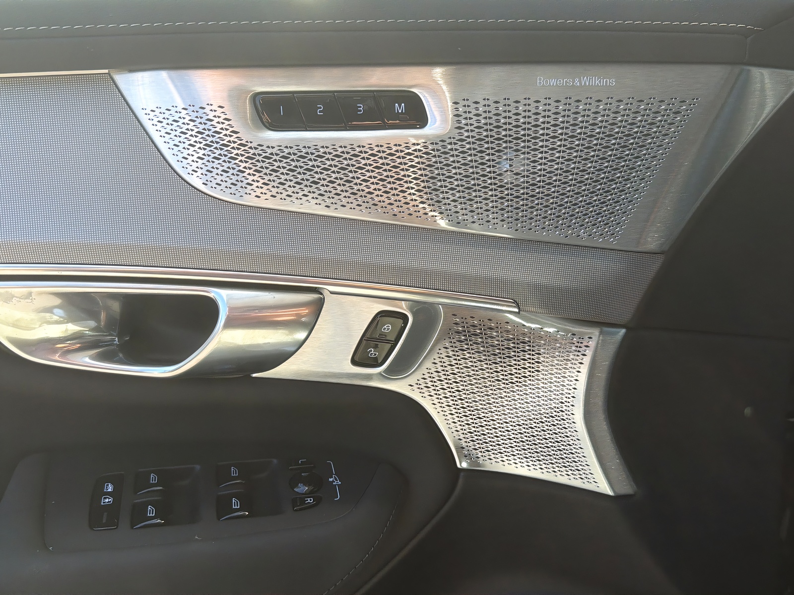 VOLVO XC90 2.0 T8 TE Black Edition eAWD-image-15