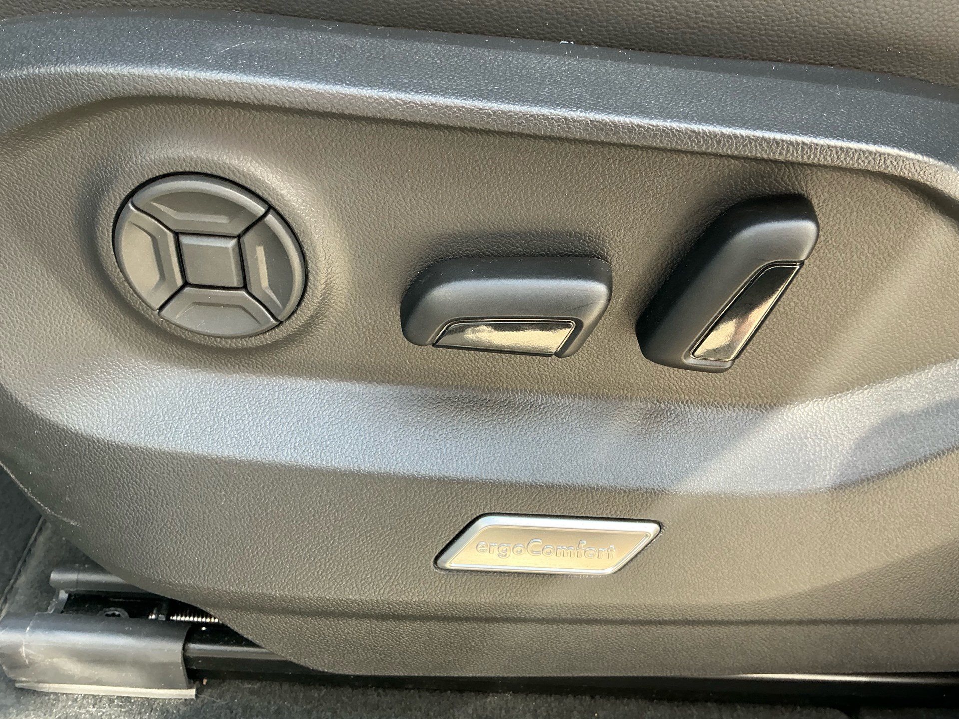 VW Touareg 3.0 TDI 231PS 4MOTION *** INNOVISIONS COCKPIT & ANHÄNGEKUPPLUNG ***-image-21