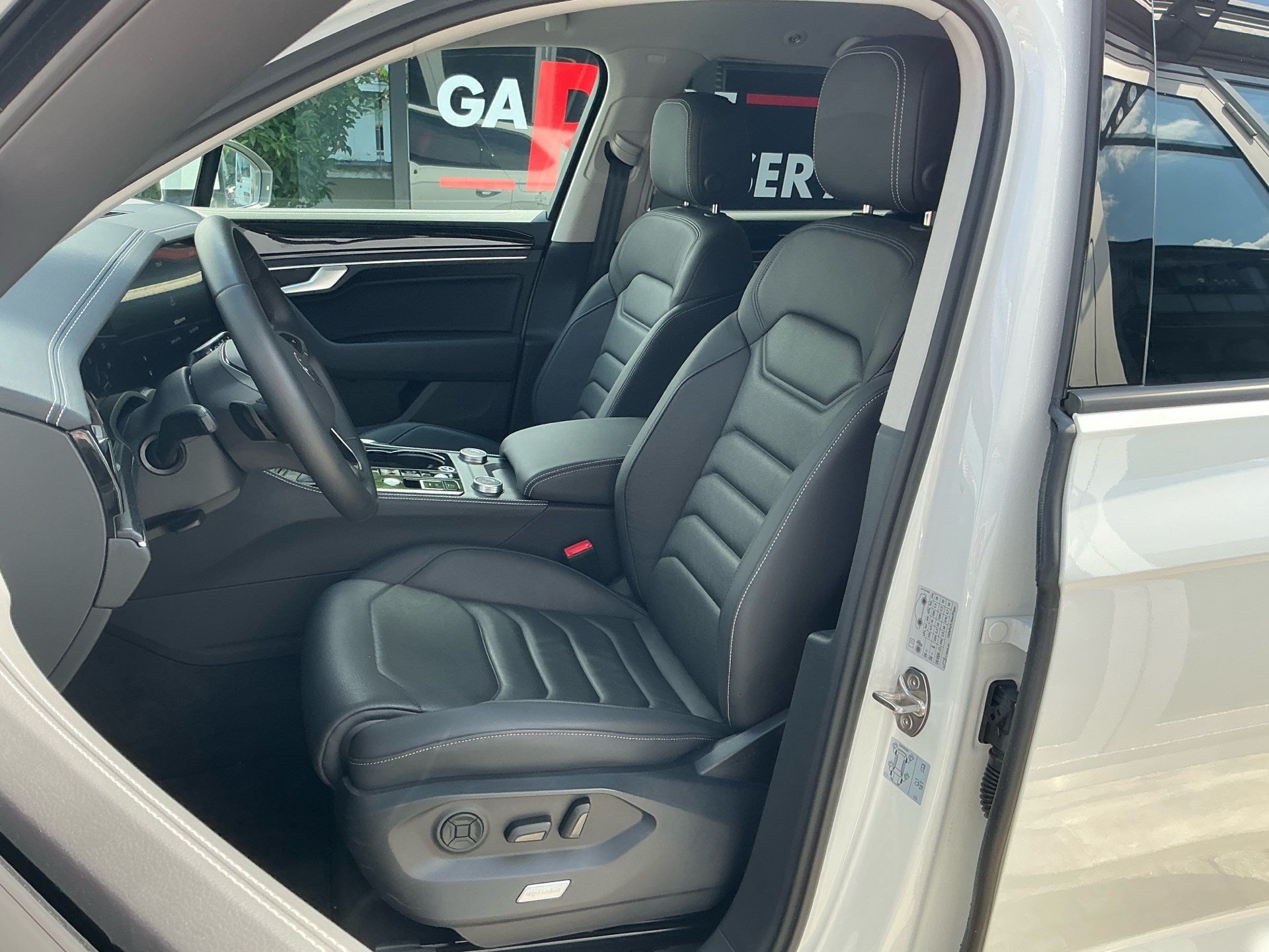 VW Touareg 3.0 TDI 231PS 4MOTION *** INNOVISIONS COCKPIT & ANHÄNGEKUPPLUNG ***-image-7