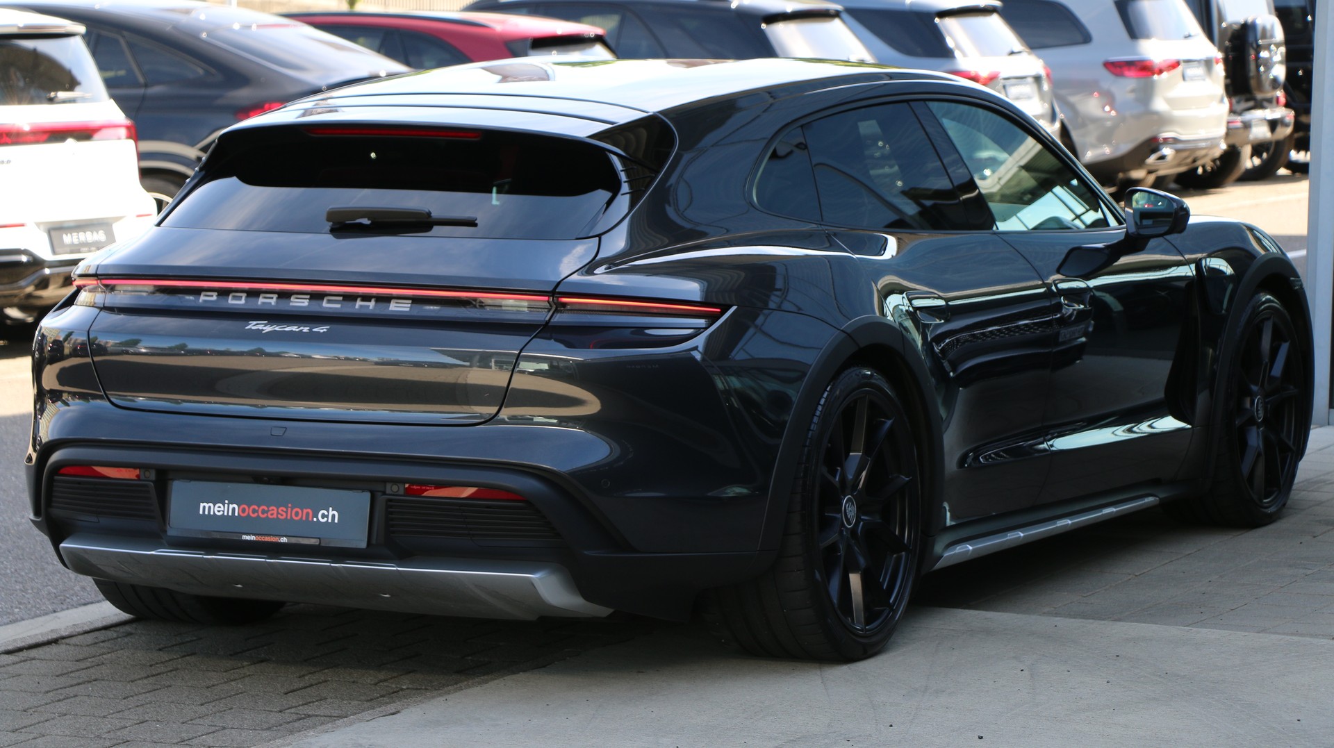 PORSCHE Taycan 4 Cross Turismo-image-5
