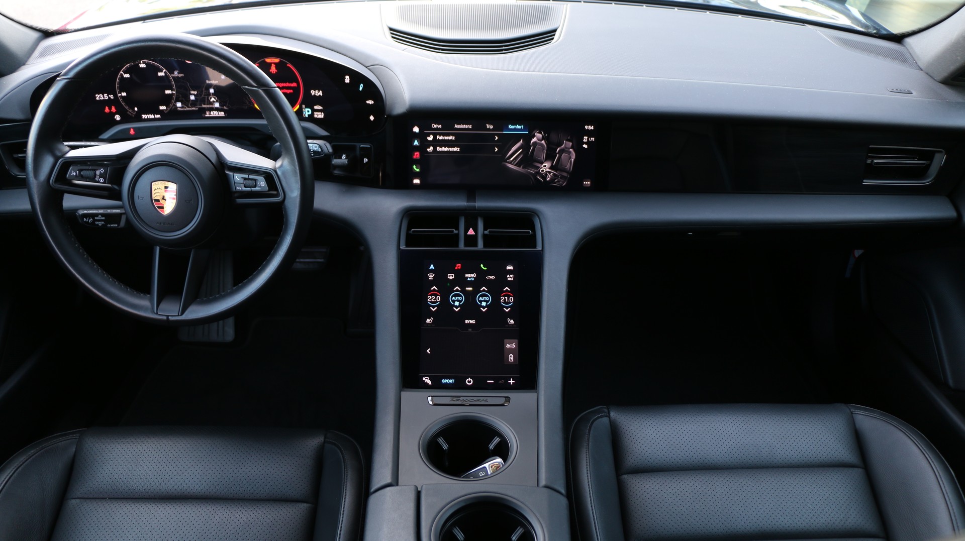 PORSCHE Taycan 4 Cross Turismo-image-12