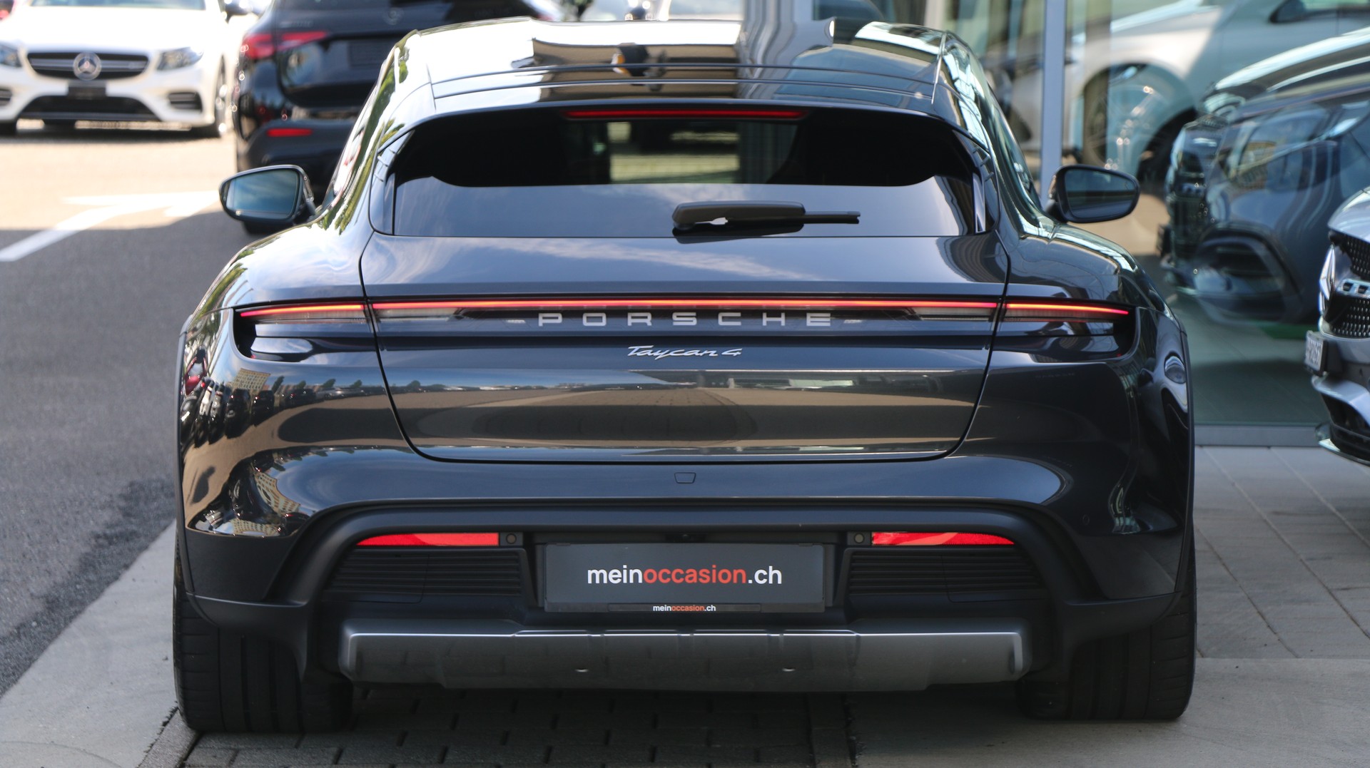 PORSCHE Taycan 4 Cross Turismo-image-4