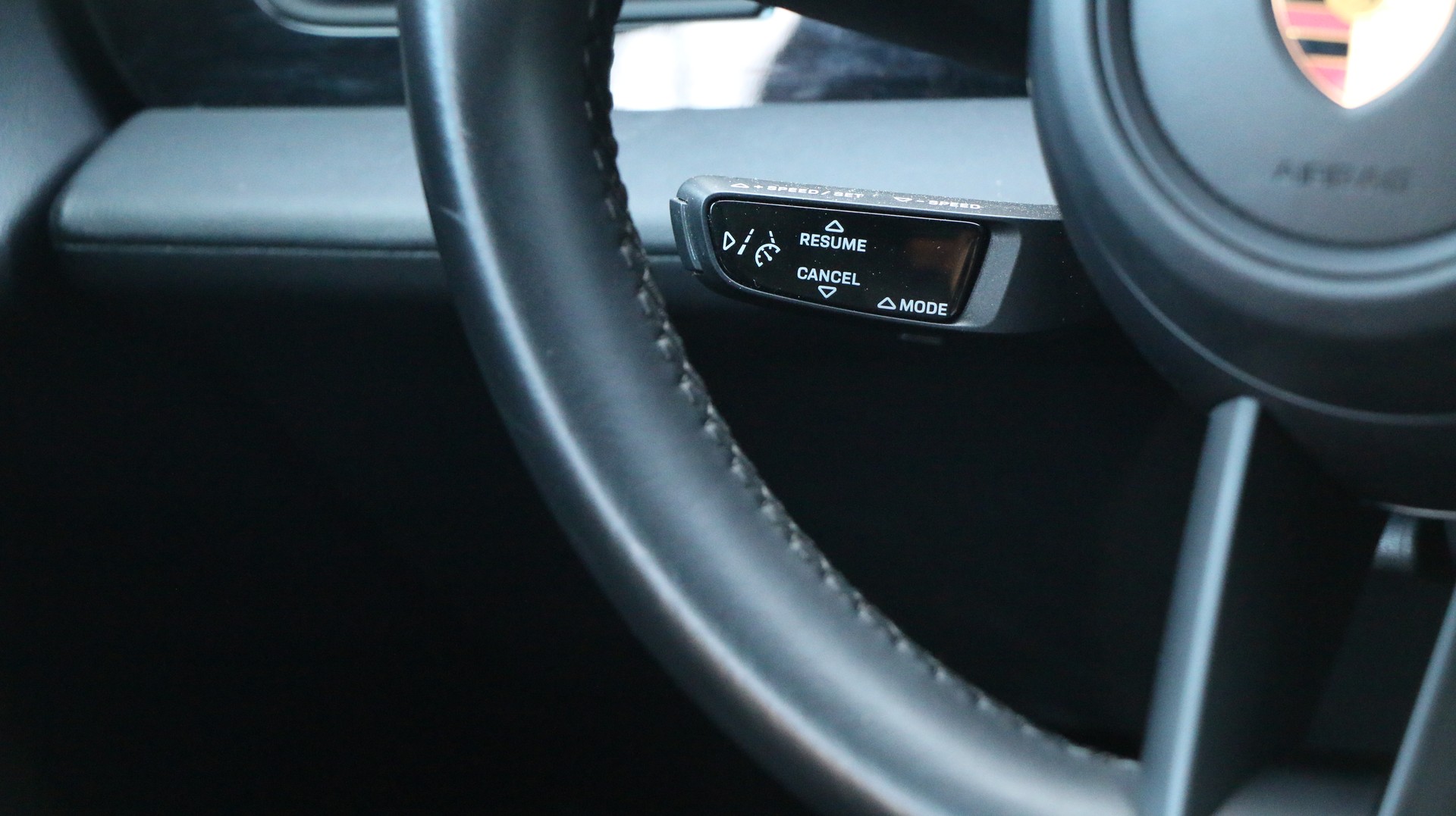 PORSCHE Taycan 4 Cross Turismo-image-15
