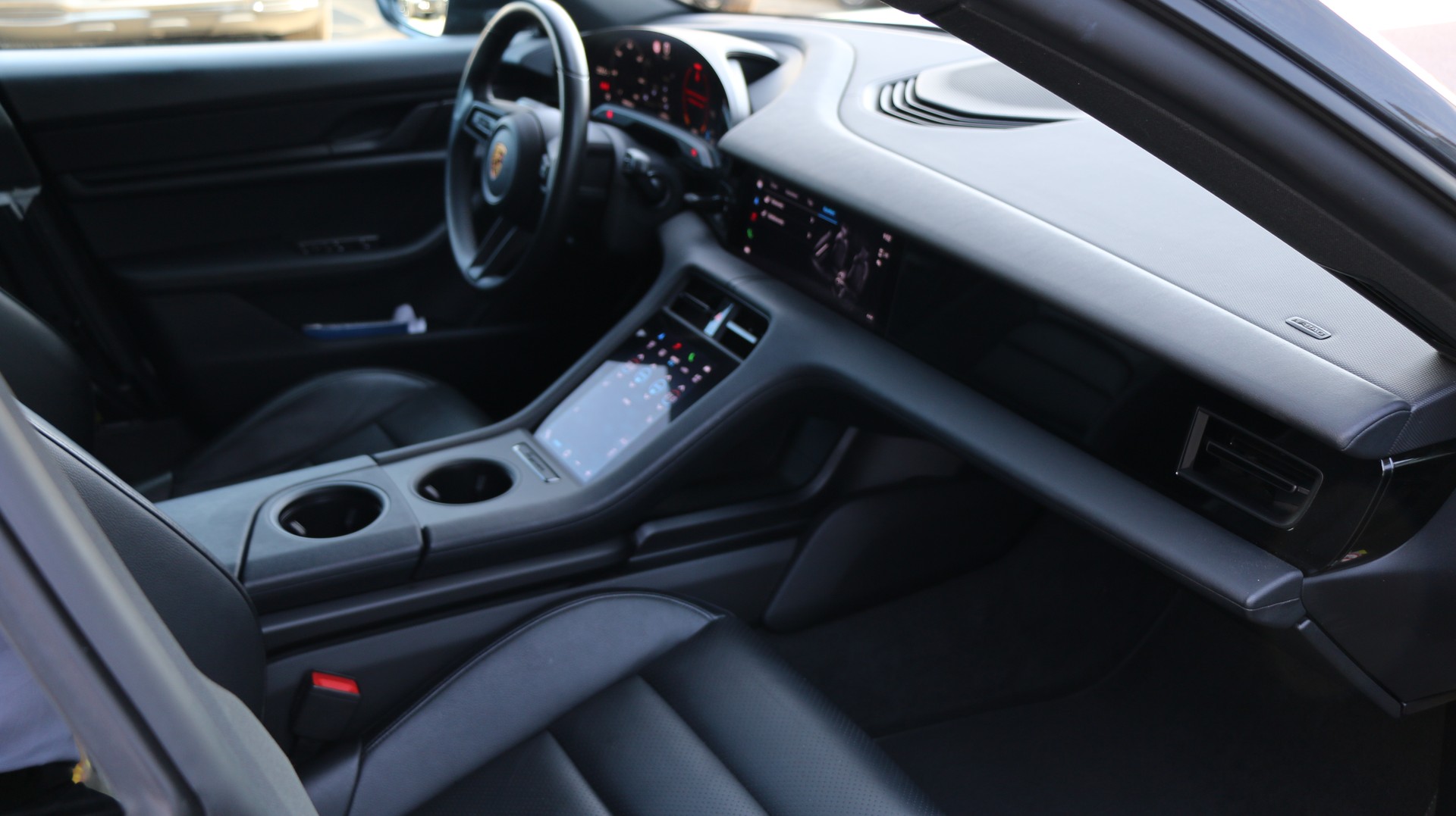 PORSCHE Taycan 4 Cross Turismo-image-7