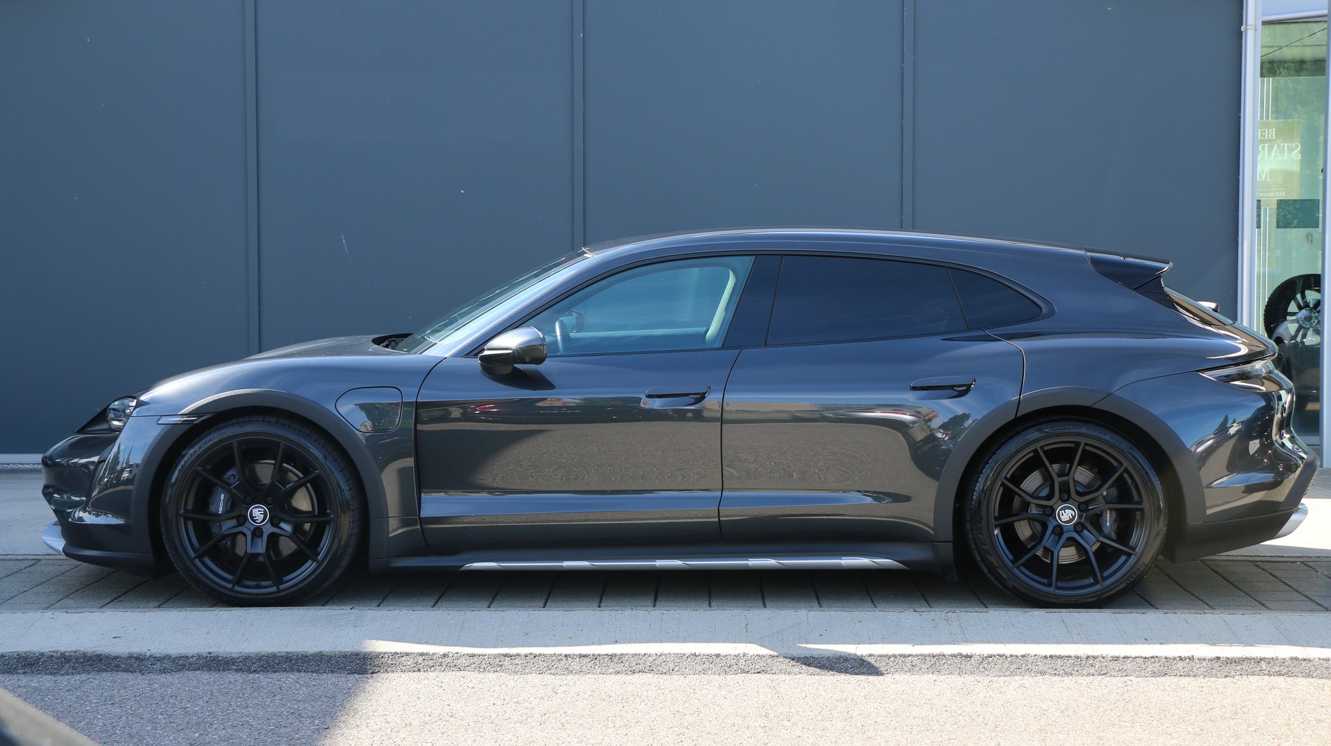 PORSCHE Taycan 4 Cross Turismo-image-2
