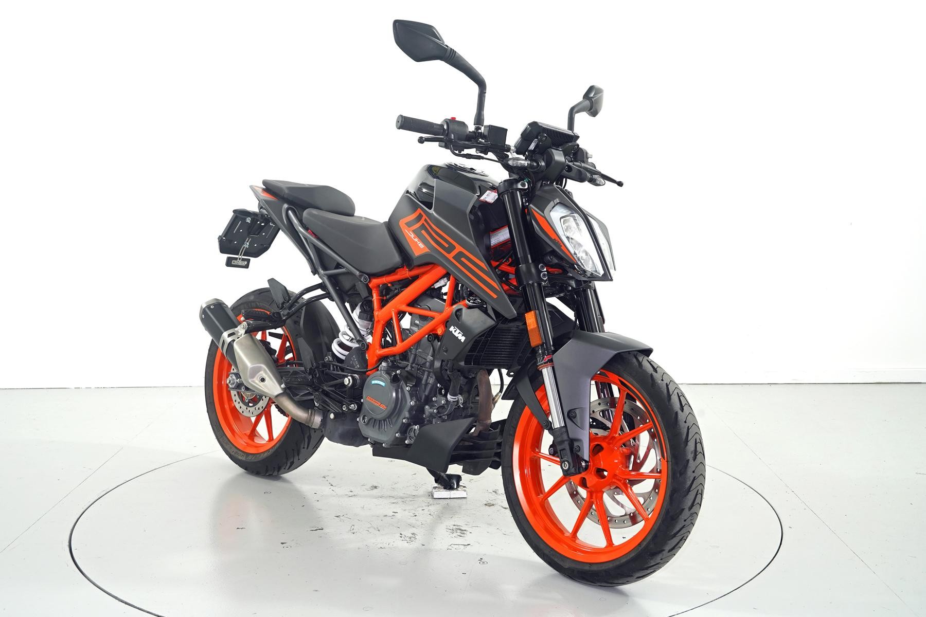KTM Duke 125 ABS-showroom-element-1