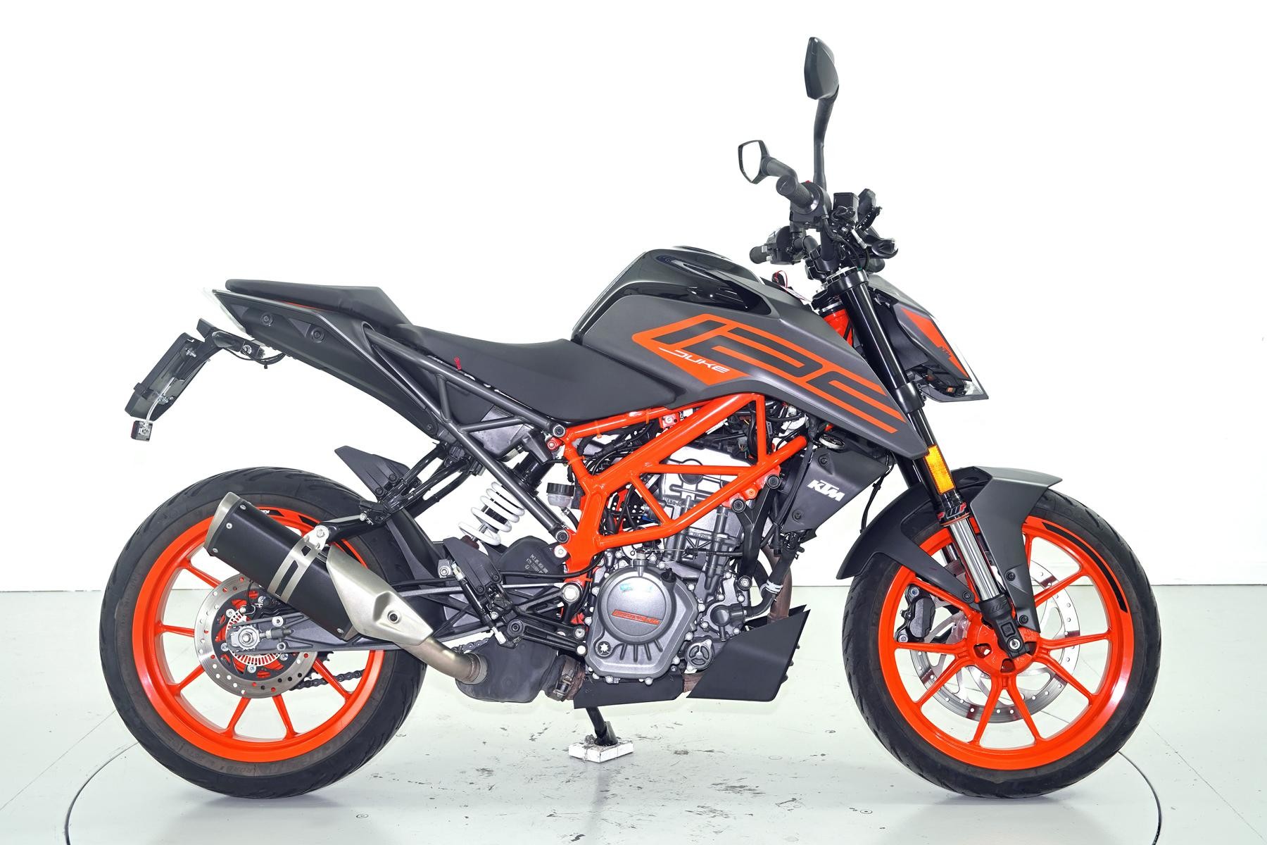KTM Duke 125 ABS-showroom-element-3