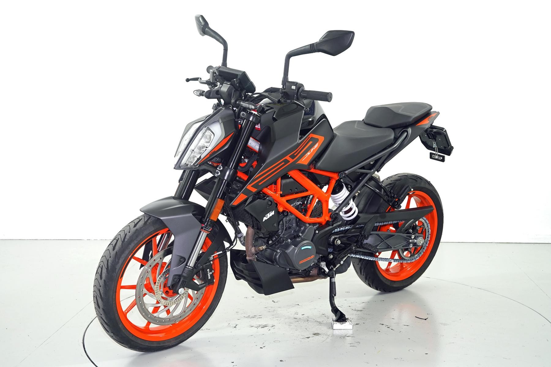 KTM Duke 125 ABS-showroom-element-2