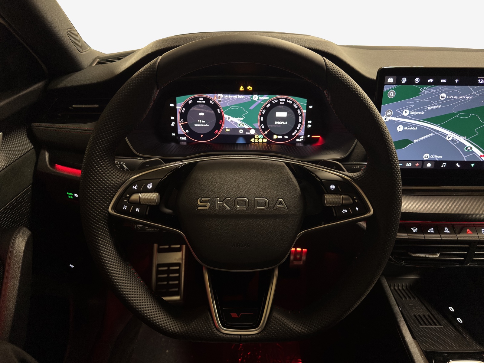 SKODA Octavia RS 30 Years Edition-image-9