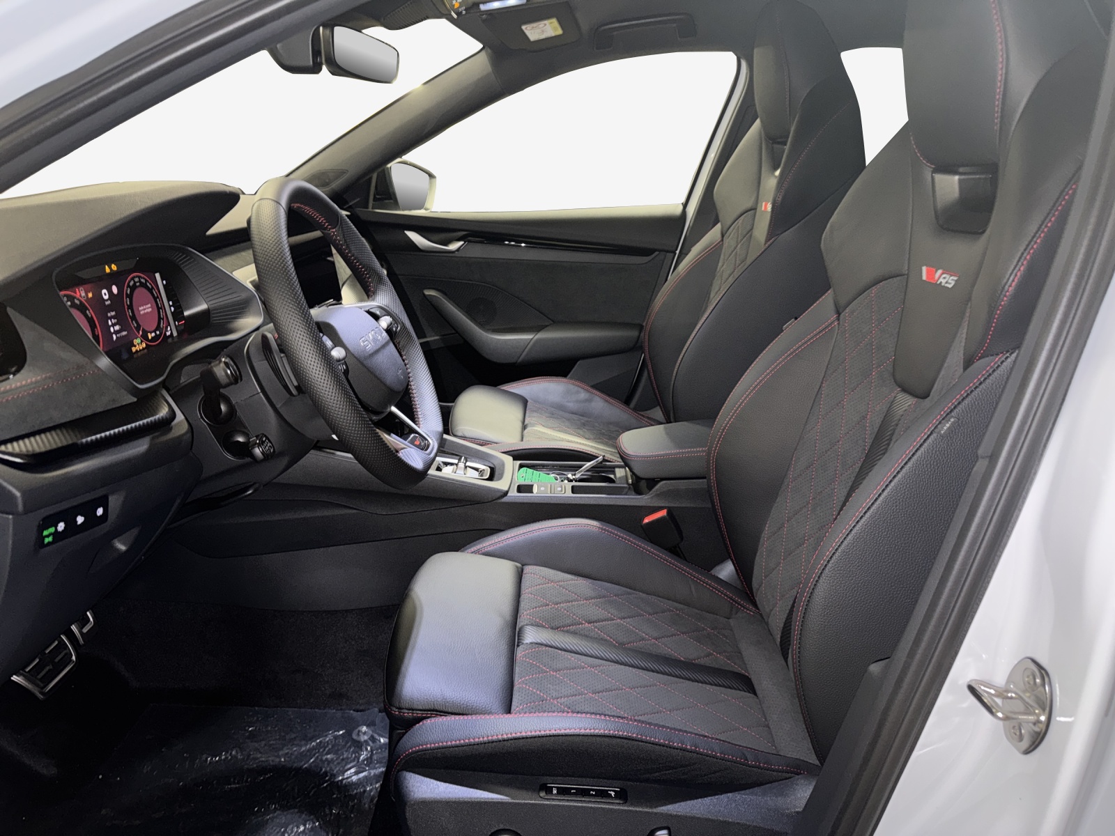 SKODA Octavia RS 30 Years Edition-image-7