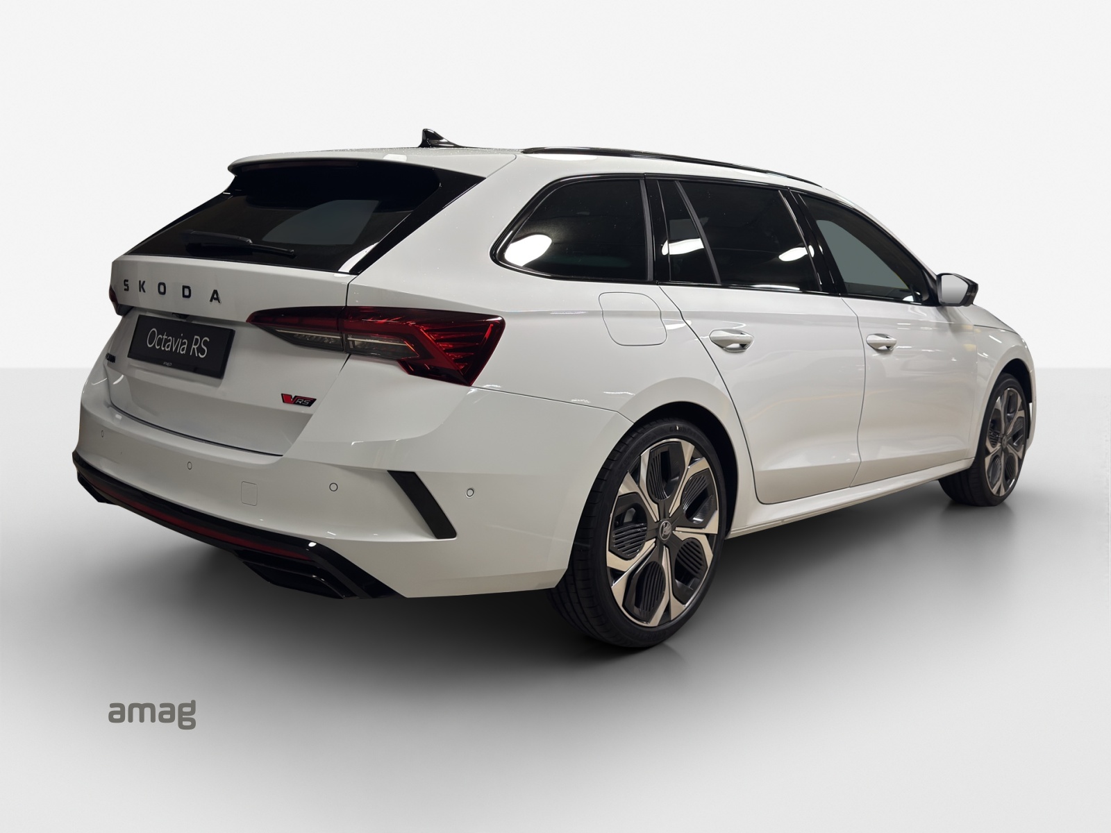SKODA Octavia RS 30 Years Edition-image-4