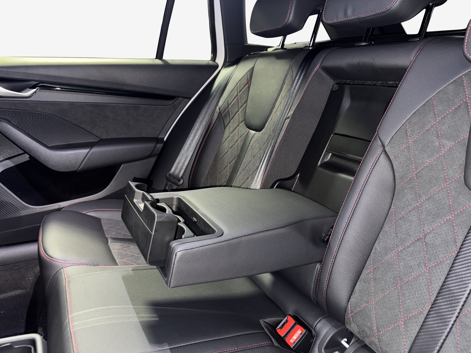 SKODA Octavia RS 30 Years Edition-image-15