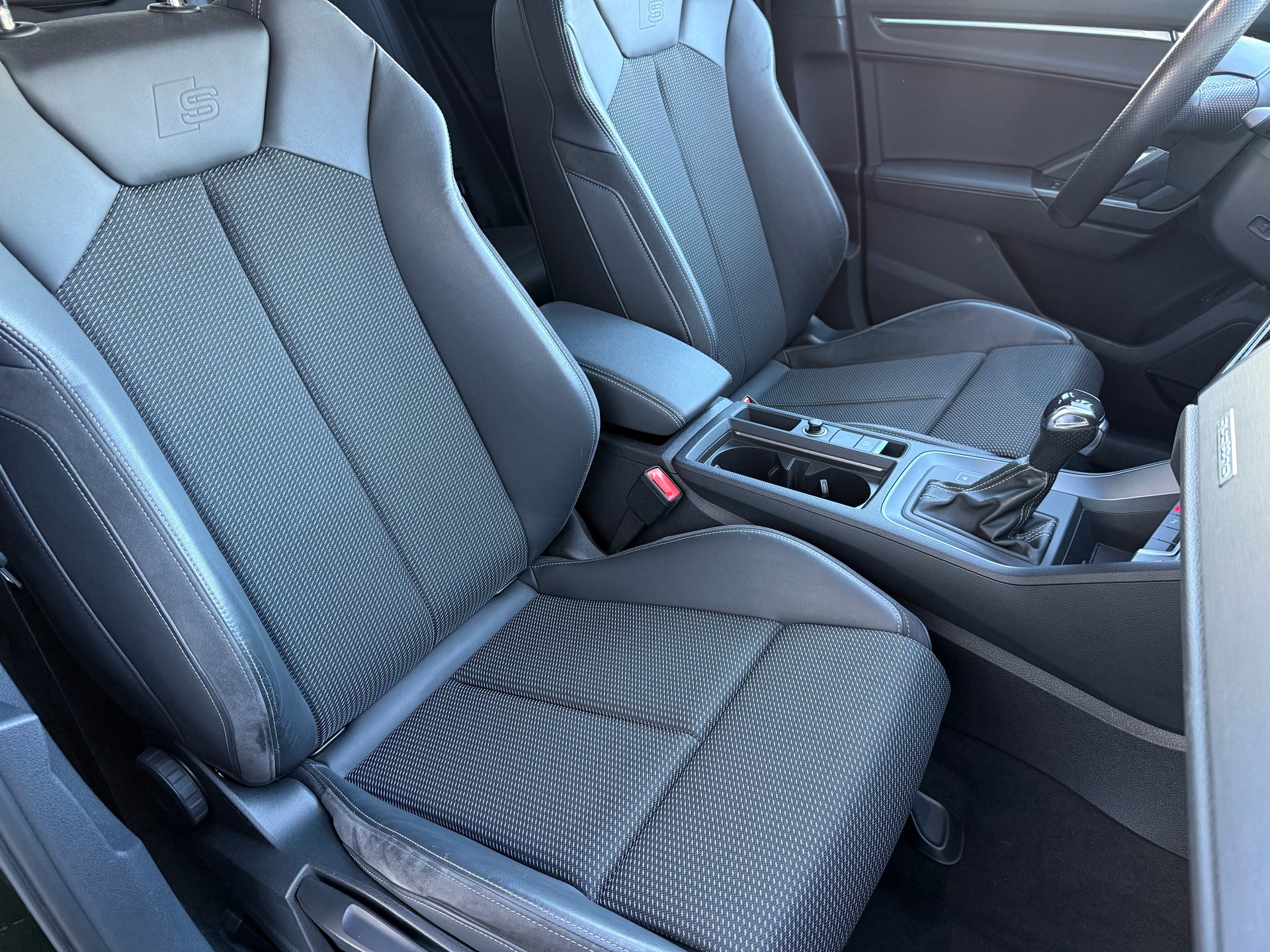 AUDI Q3 Sportback 45 TFSI S line quattro S-tronic-image-8