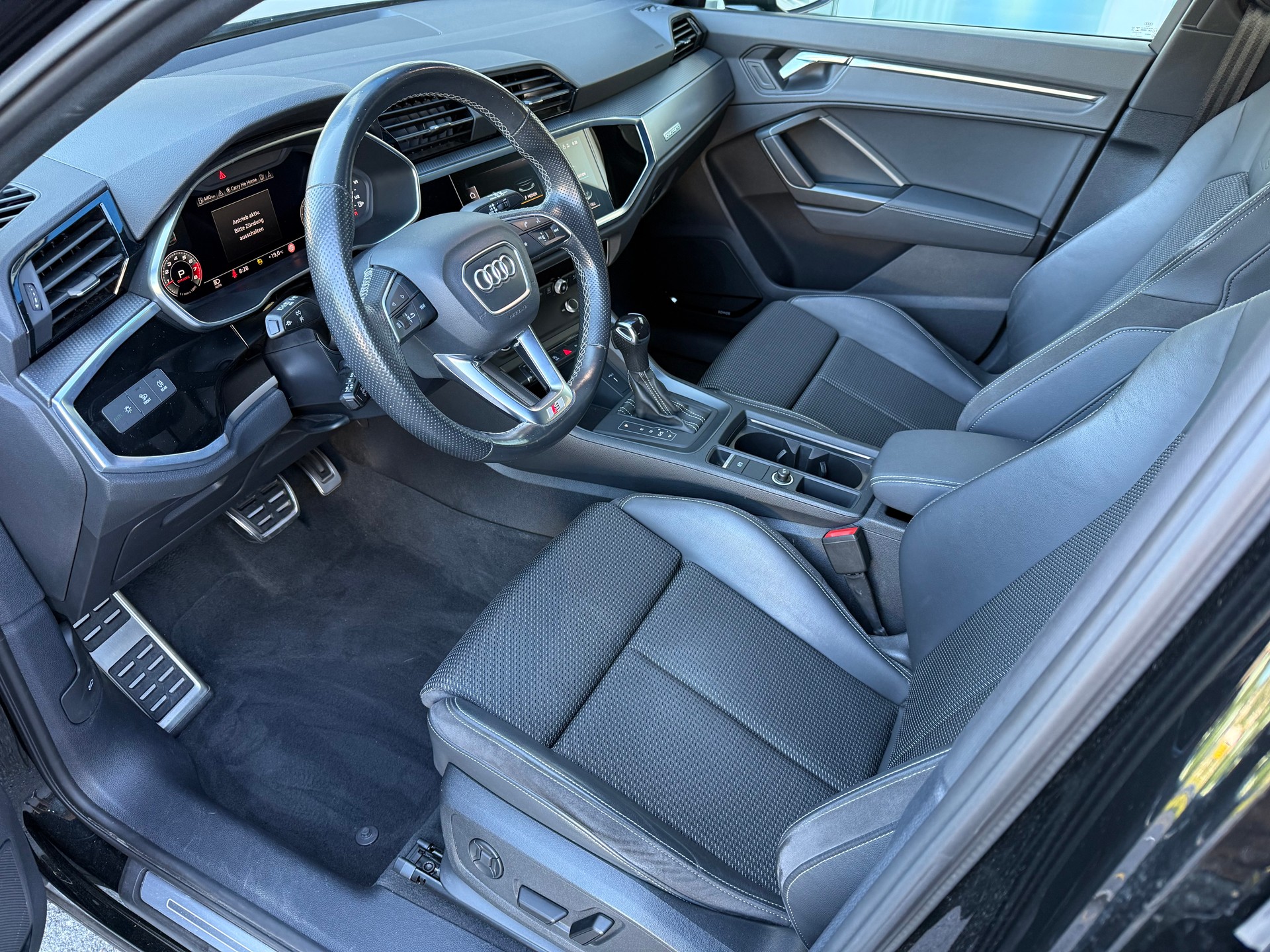 AUDI Q3 Sportback 45 TFSI S line quattro S-tronic-image-6