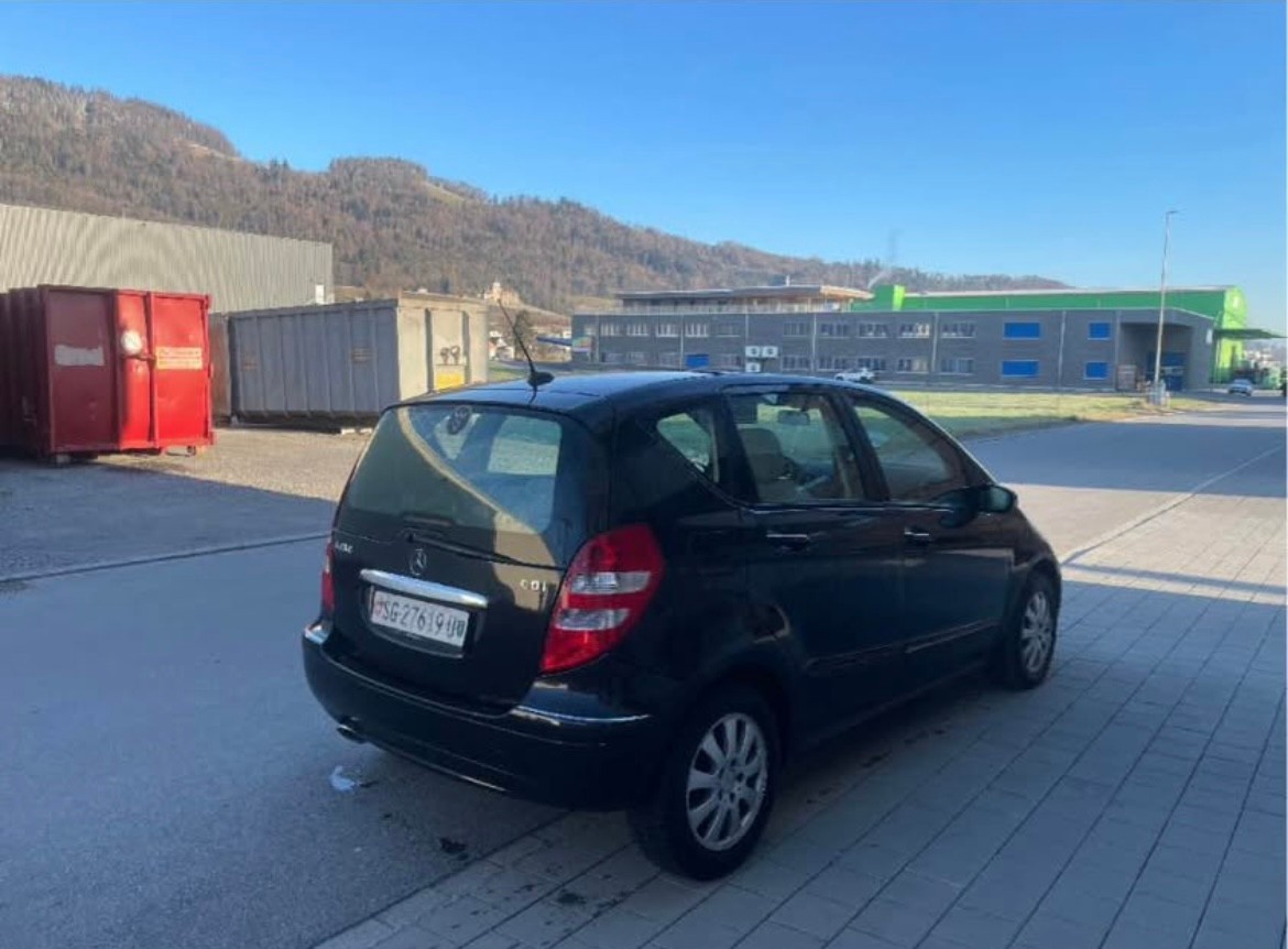 MERCEDES-BENZ A 180 CDI Elégance-image-4