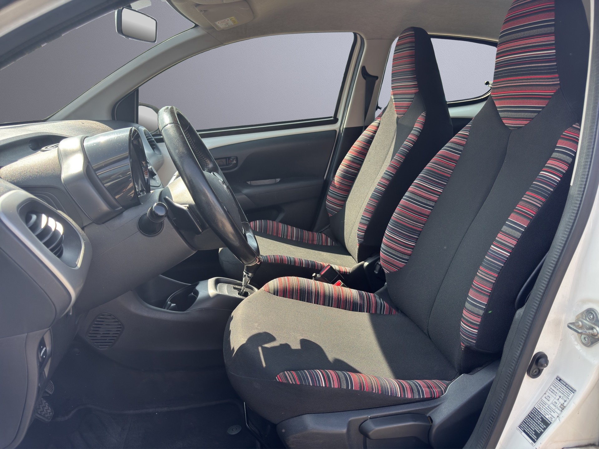 CITROEN C1 1.0 VTi ETG5 Shine Edition-image-9