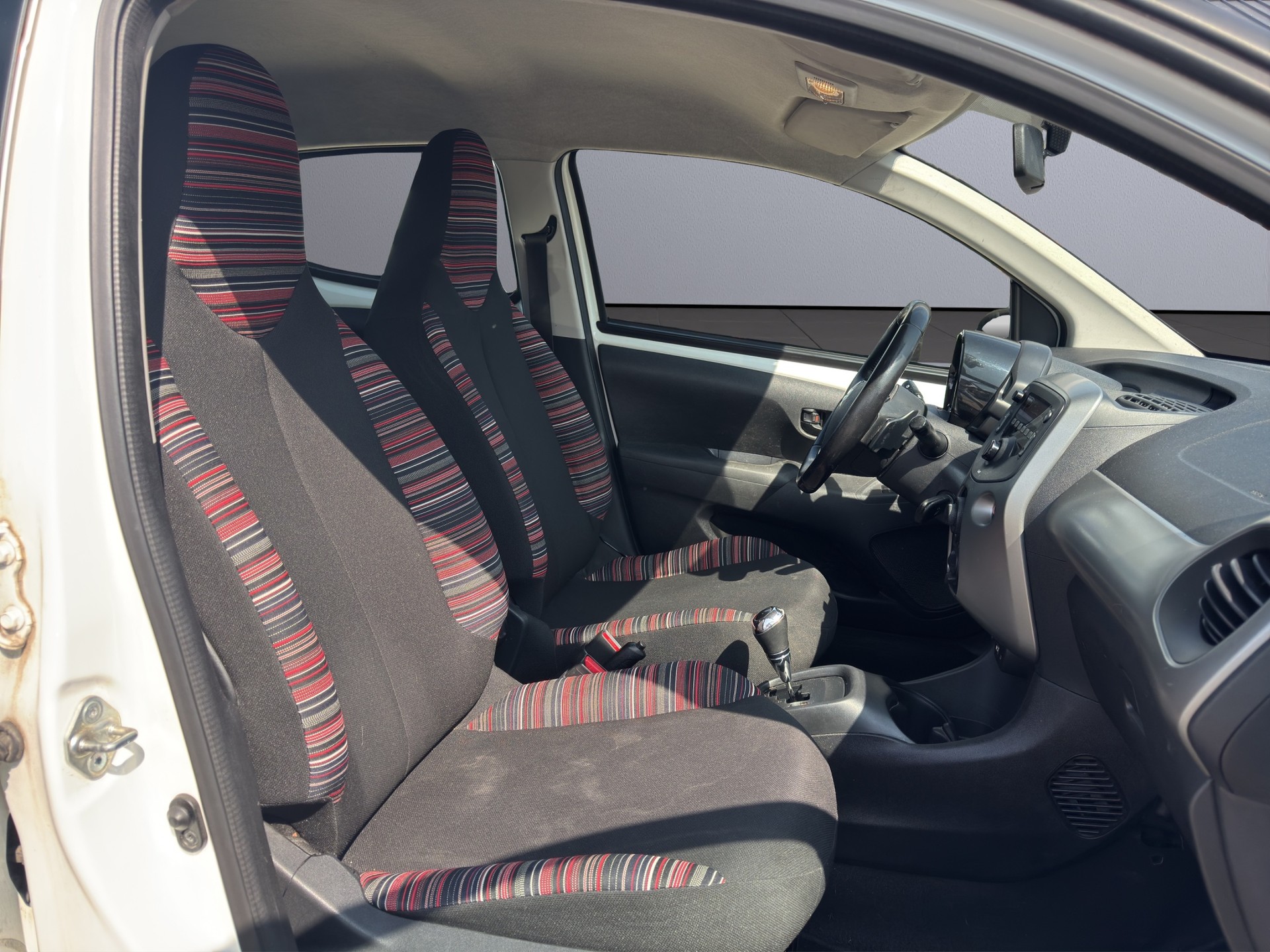CITROEN C1 1.0 VTi ETG5 Shine Edition-image-12