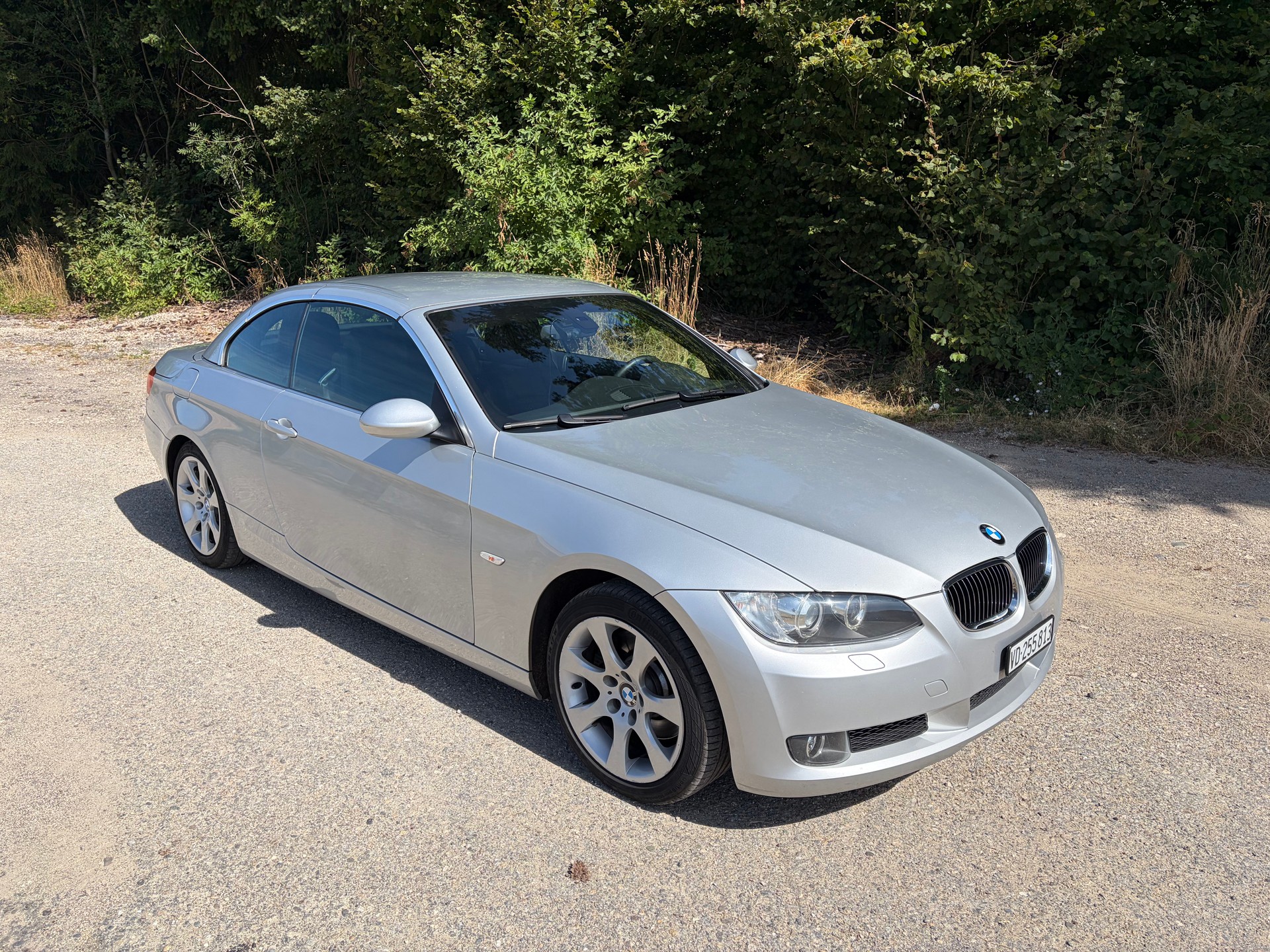 BMW 325i-image-1
