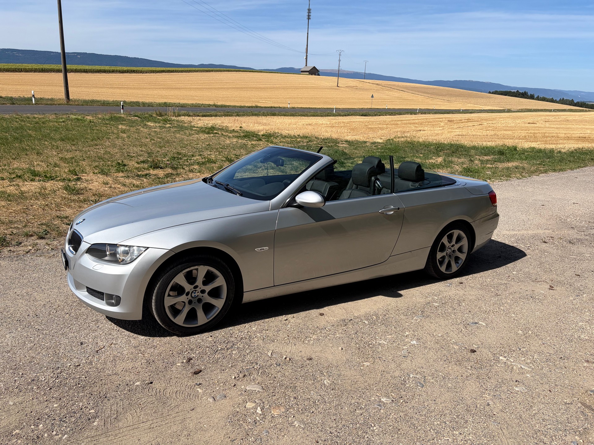 BMW 325i-image-3