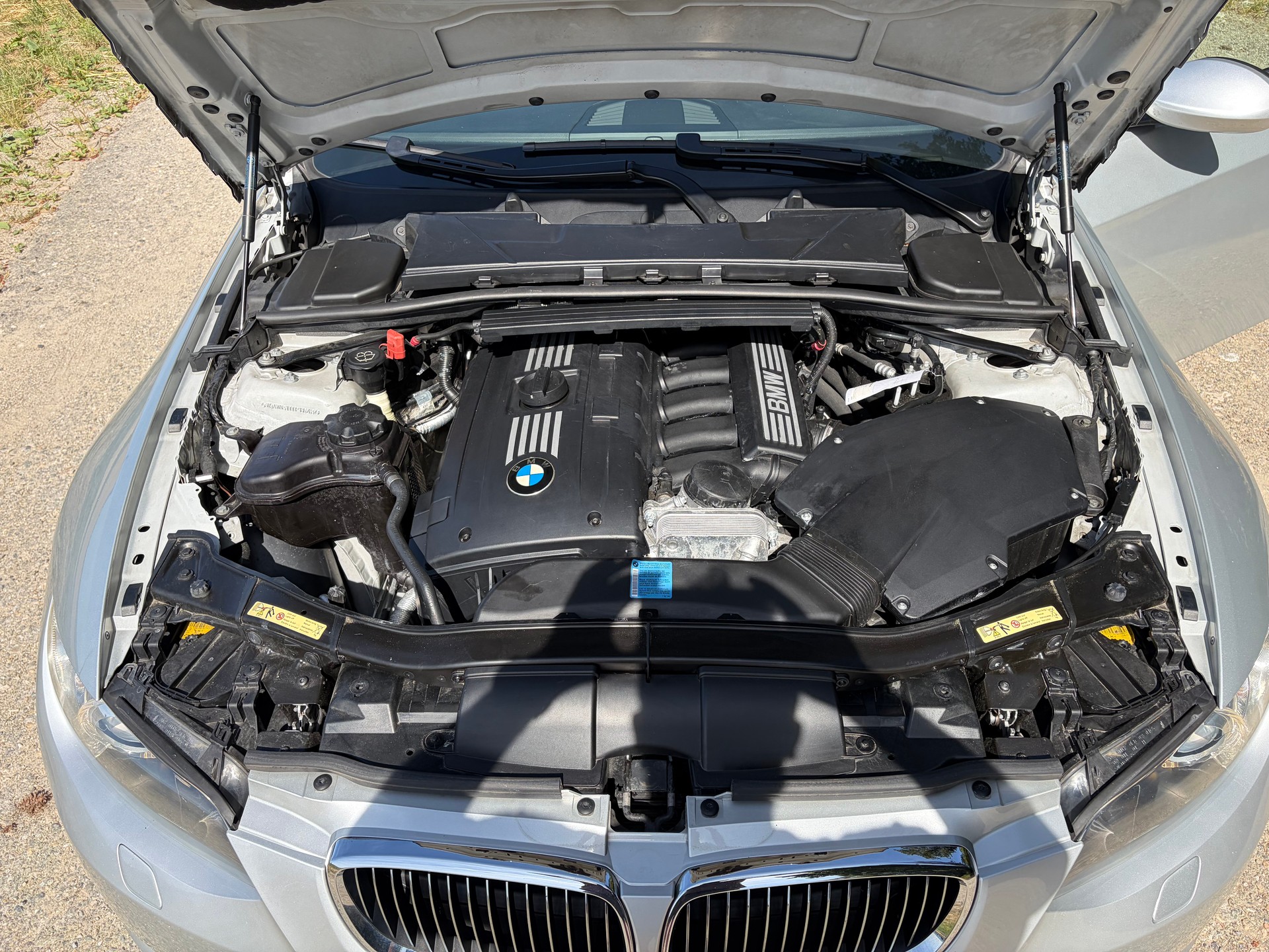BMW 325i-image-4
