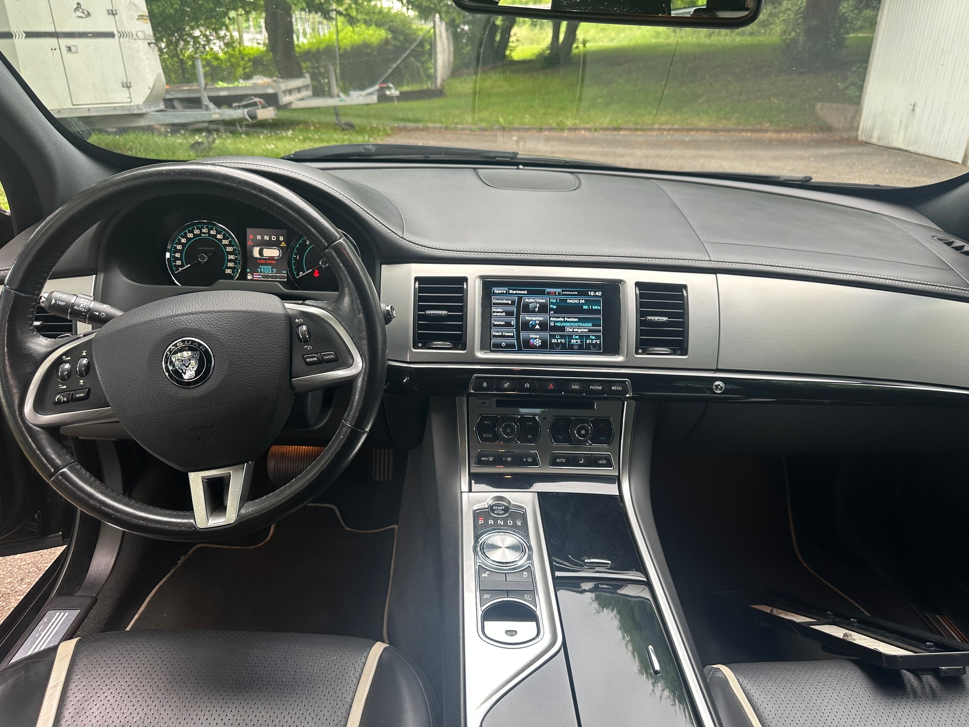 JAGUAR XF Sportbrake 3.0d V6 Premium Luxury-image-4