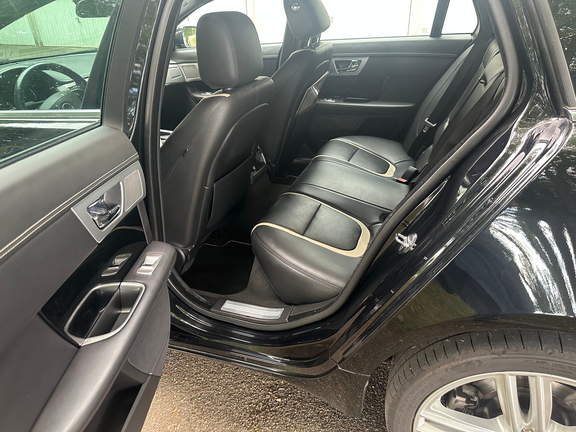 JAGUAR XF Sportbrake 3.0d V6 Premium Luxury-image-7