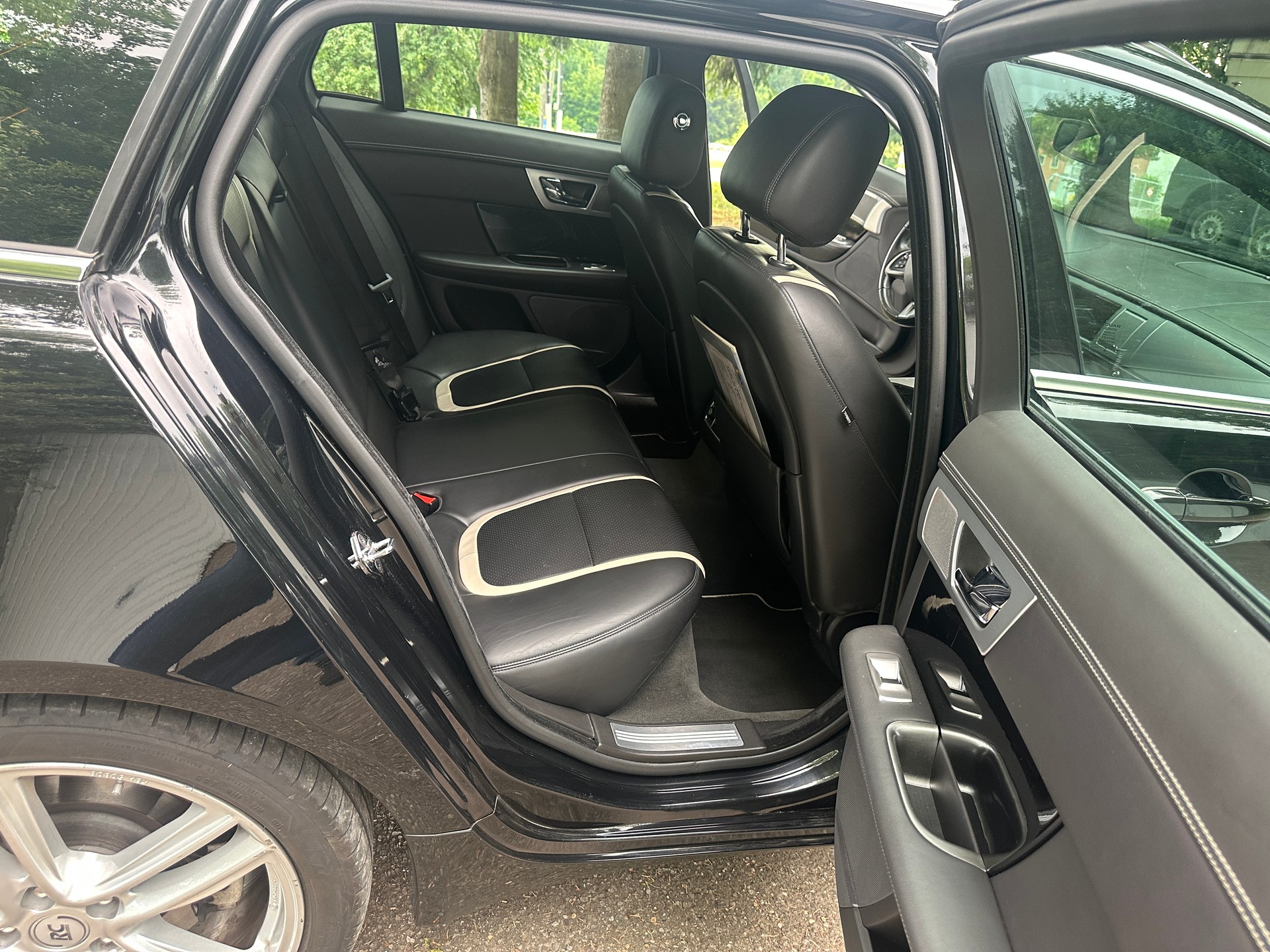 JAGUAR XF Sportbrake 3.0d V6 Premium Luxury-image-6