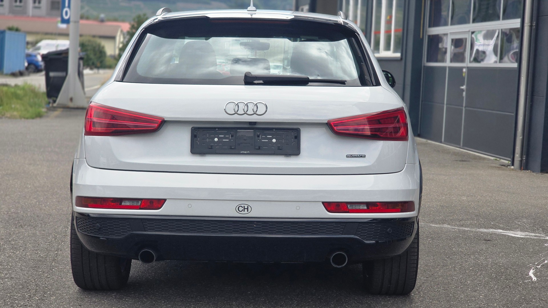 AUDI Q3 2.0 TFSI design quattro S-tronic-image-4