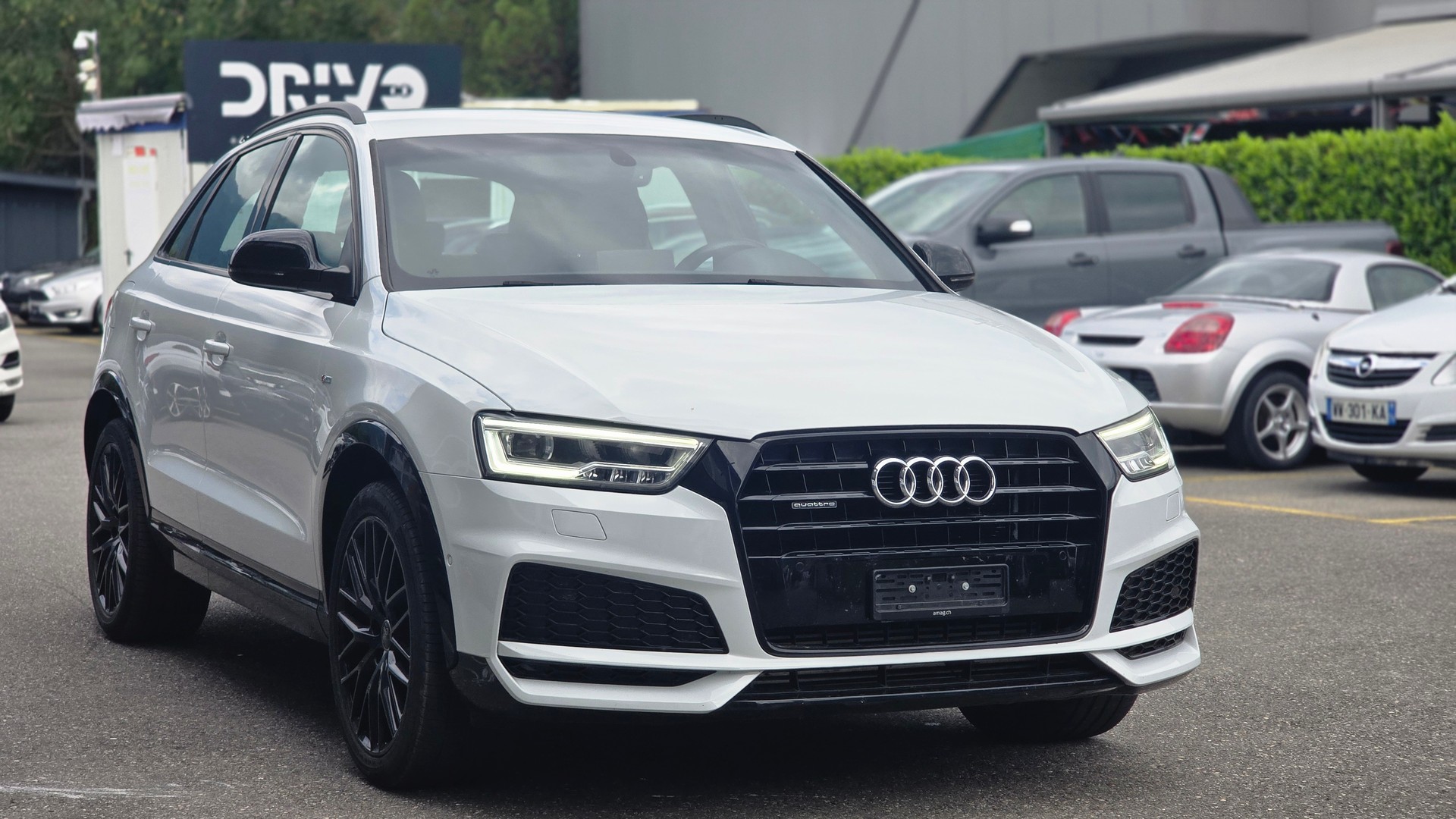 AUDI Q3 2.0 TFSI design quattro S-tronic-image-1