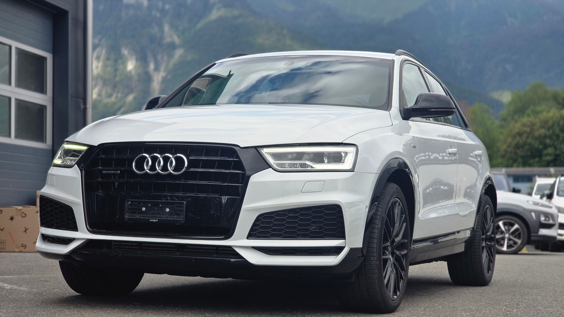 AUDI Q3 2.0 TFSI design quattro S-tronic-image-2