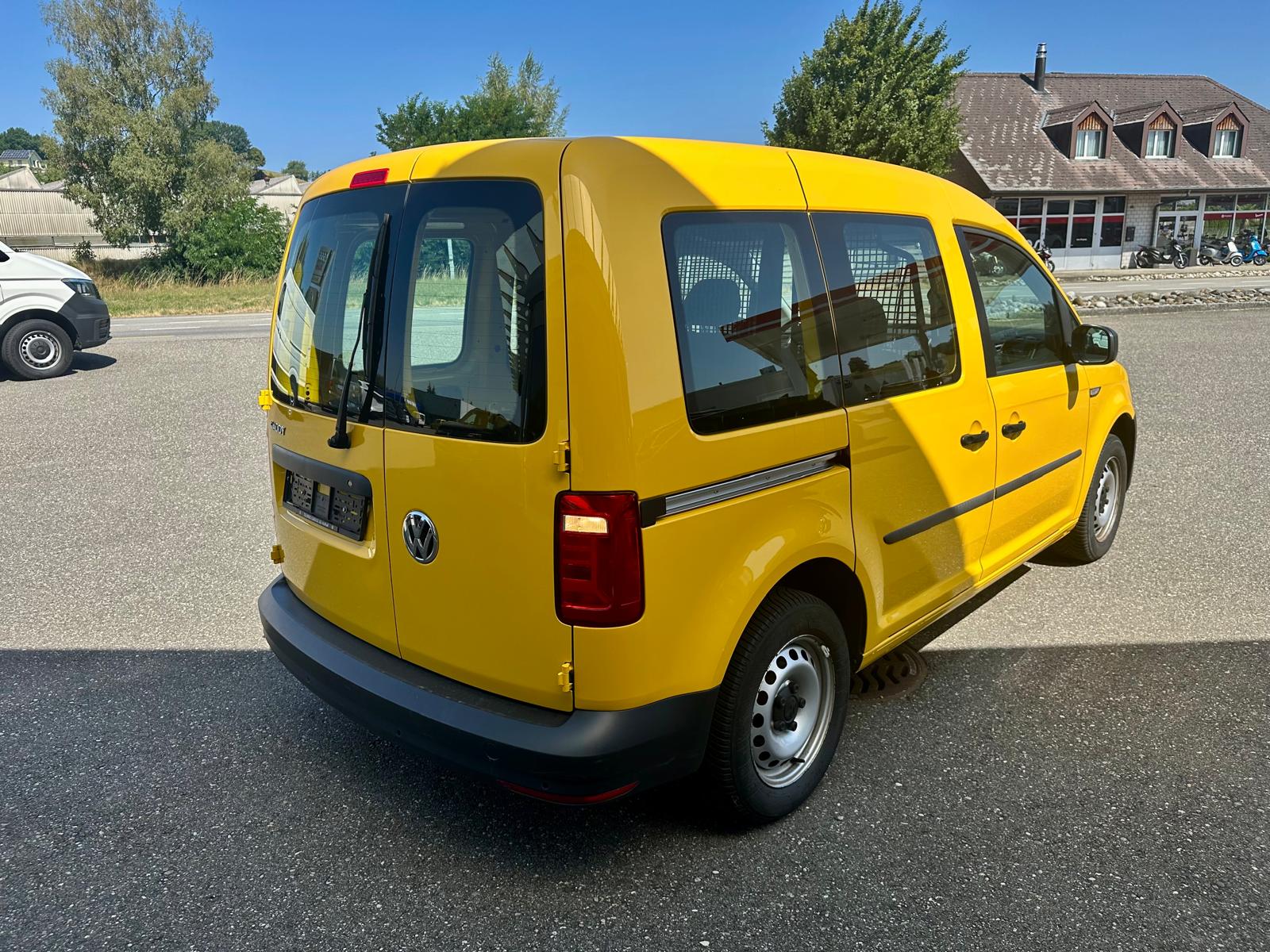 VW Caddy 1.0 TSI BlueMotion Technology-image-5