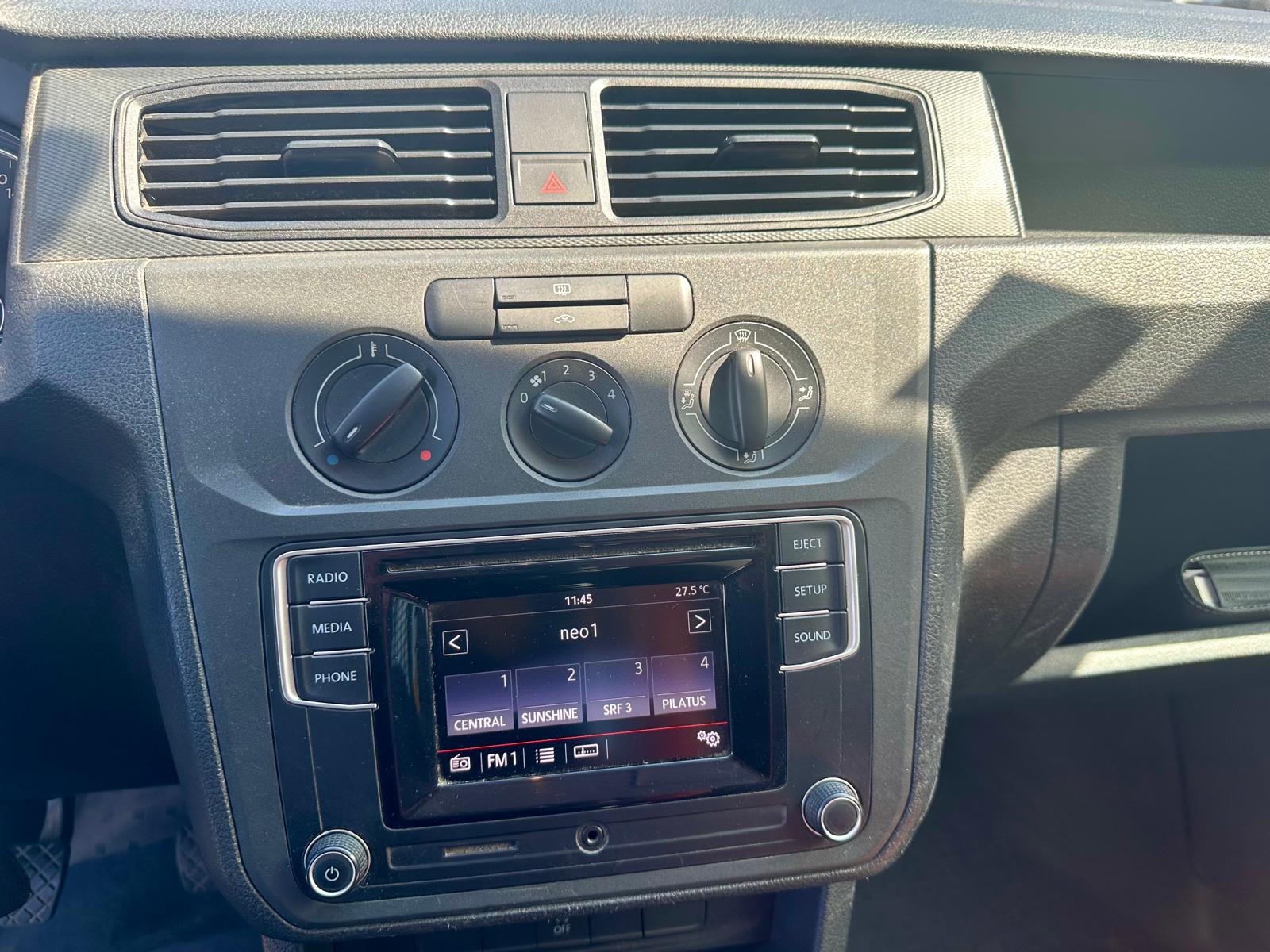 VW Caddy 1.0 TSI BlueMotion Technology-image-12