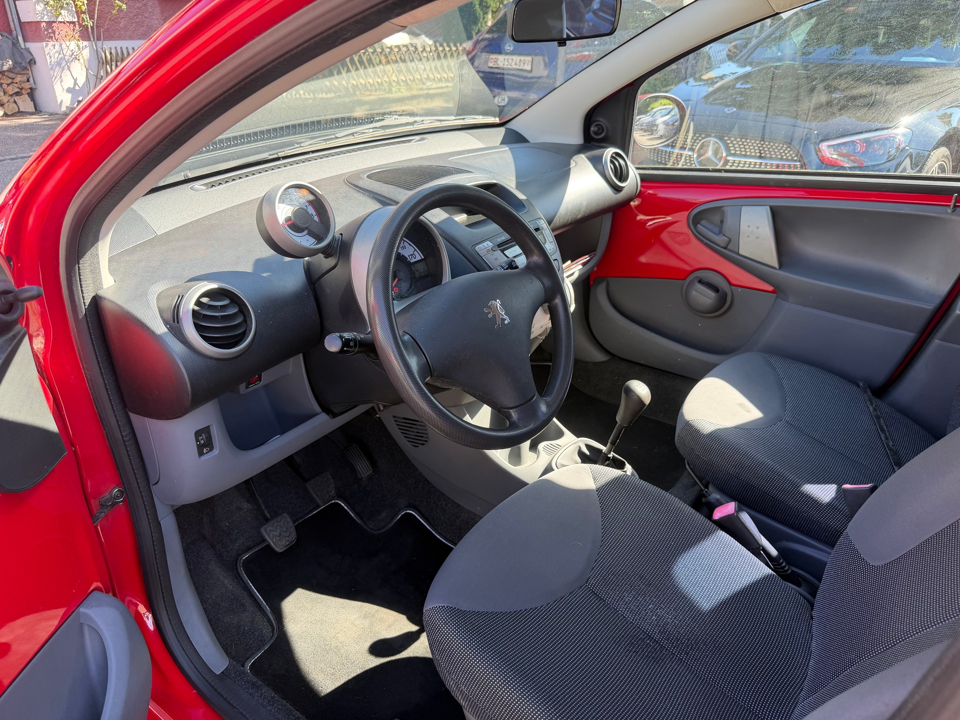 PEUGEOT 107 1.0 Urban-image-6