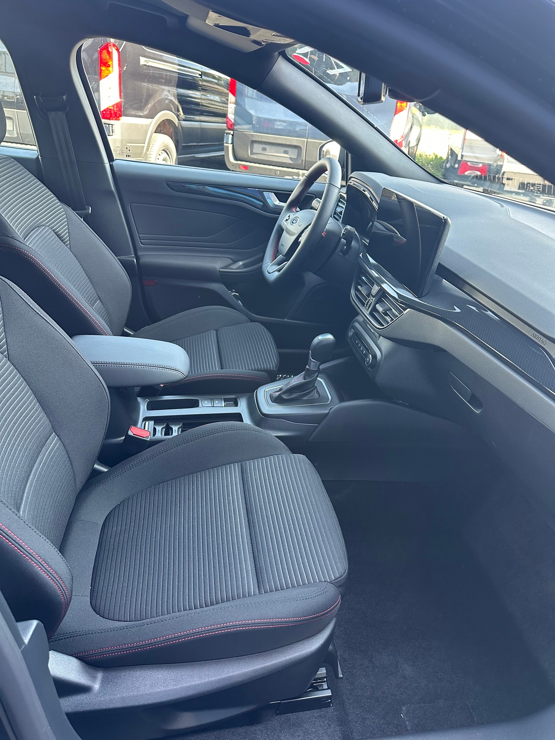 FORD Focus Station Wagon 1.0i EcoB ST-Line/155CV/Aut.-image-10