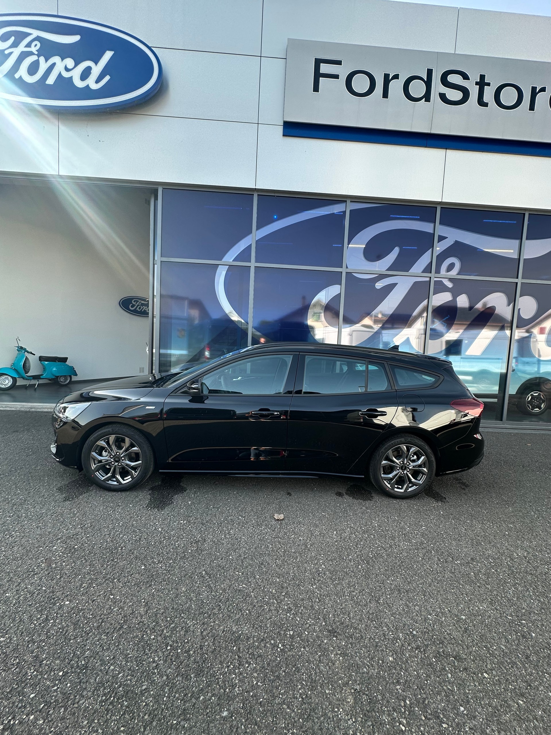 FORD Focus Station Wagon 1.0i EcoB ST-Line/155CV/Aut.-image-2