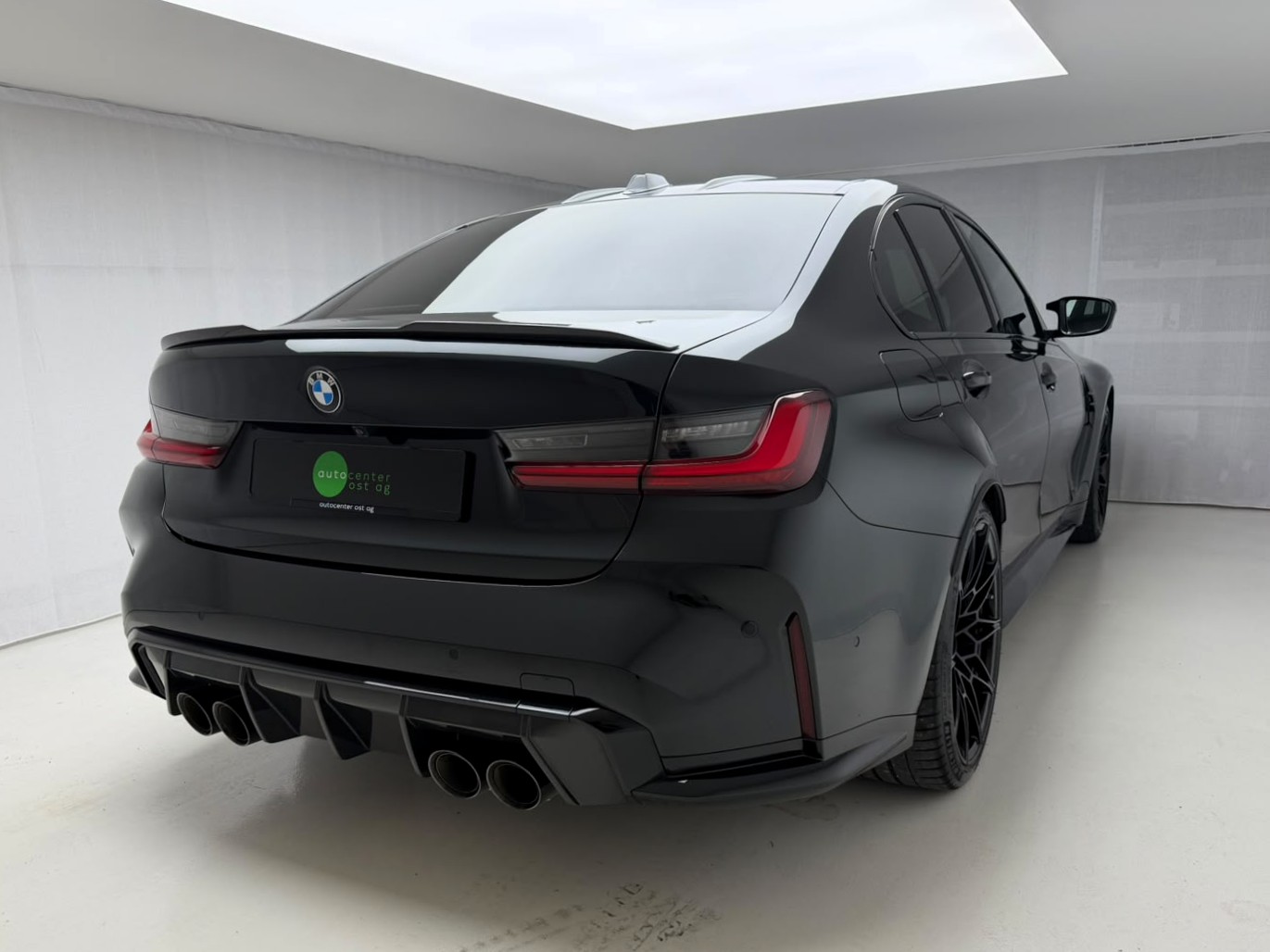 BMW M3 Competition M xDrive-showroom-element-3