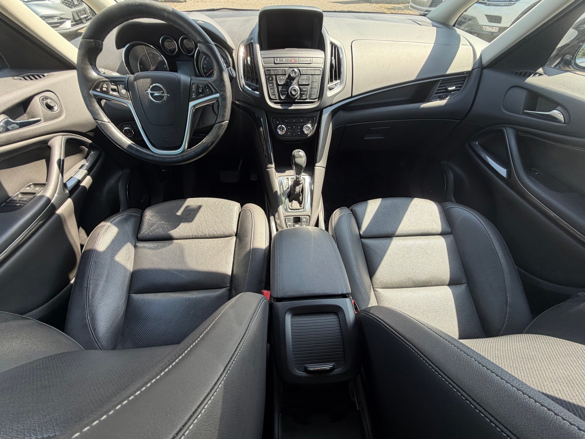 OPEL Zafira Tourer 2.0 CDTi Cosmo Automatic-image-12