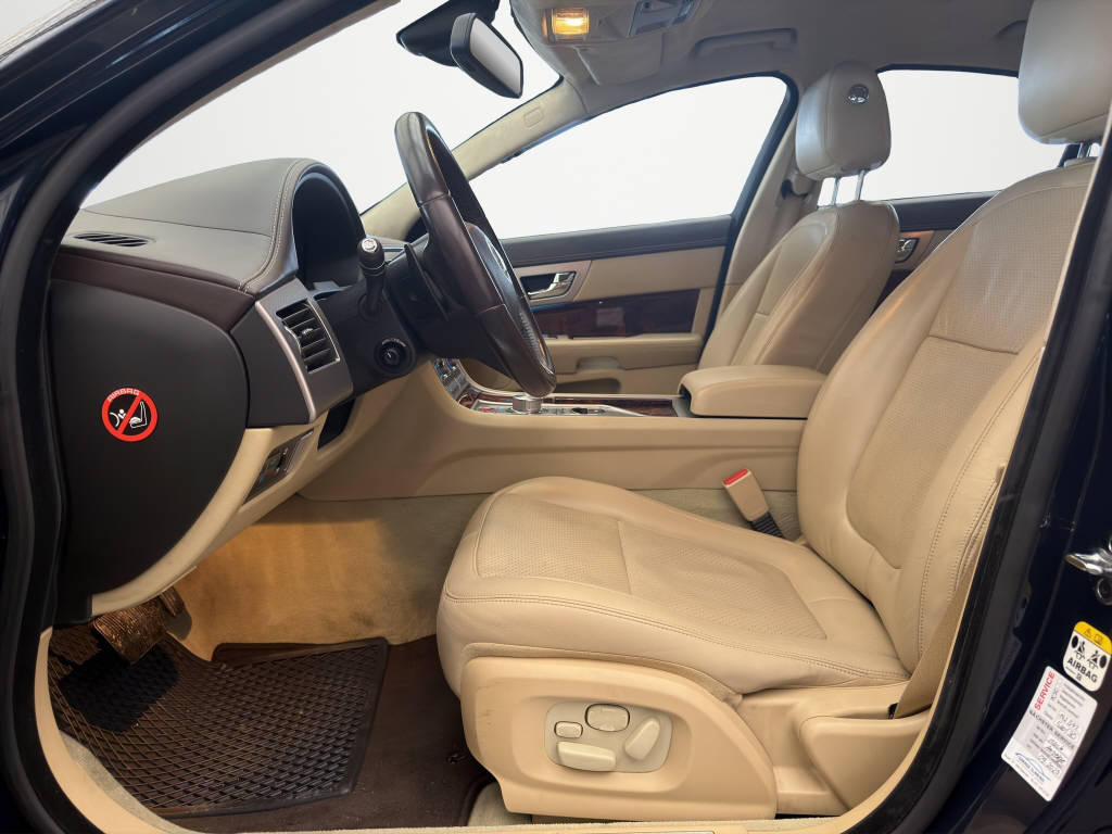 JAGUAR XF 3.0 V6 D S Premium Luxury-image-8
