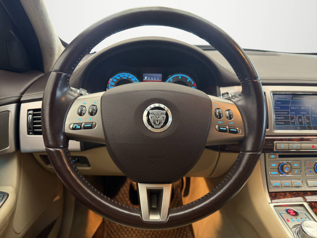 JAGUAR XF 3.0 V6 D S Premium Luxury-image-9