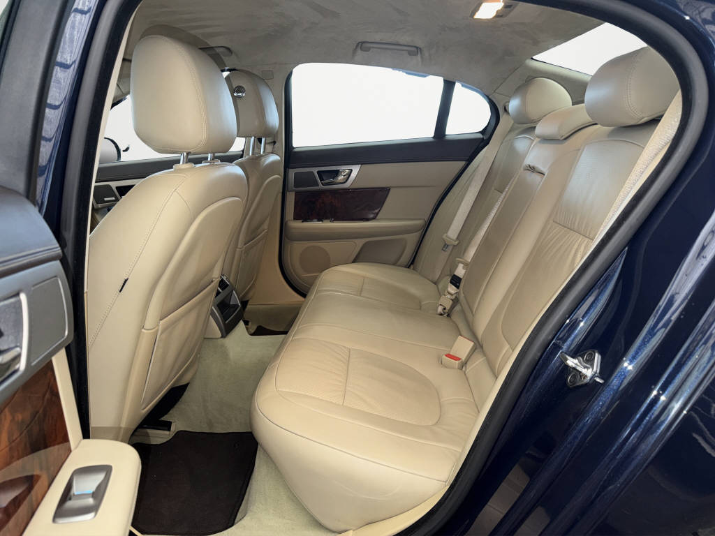JAGUAR XF 3.0 V6 D S Premium Luxury-image-14