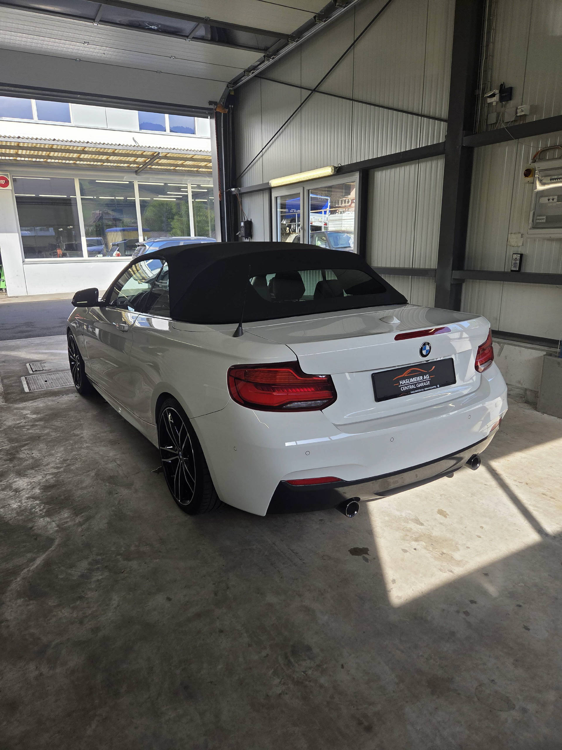 BMW M235i xDrive SAG Cabrio-image-2