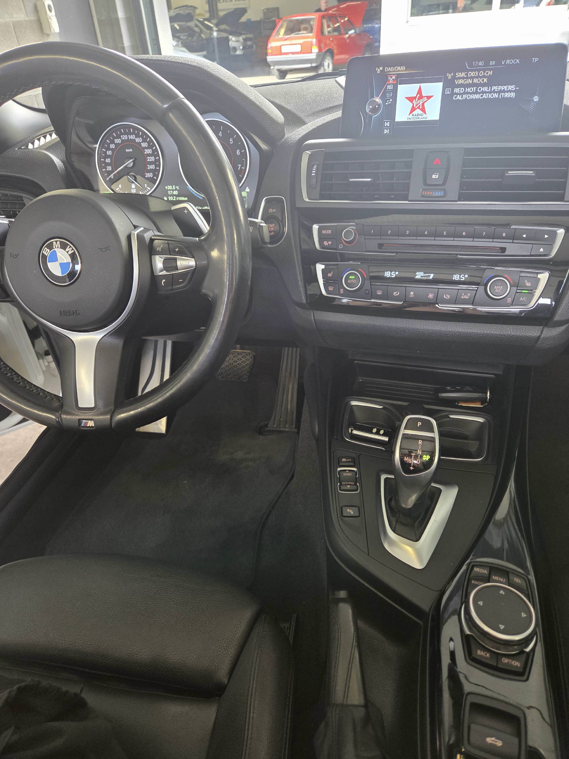 BMW M235i xDrive SAG Cabrio-image-6