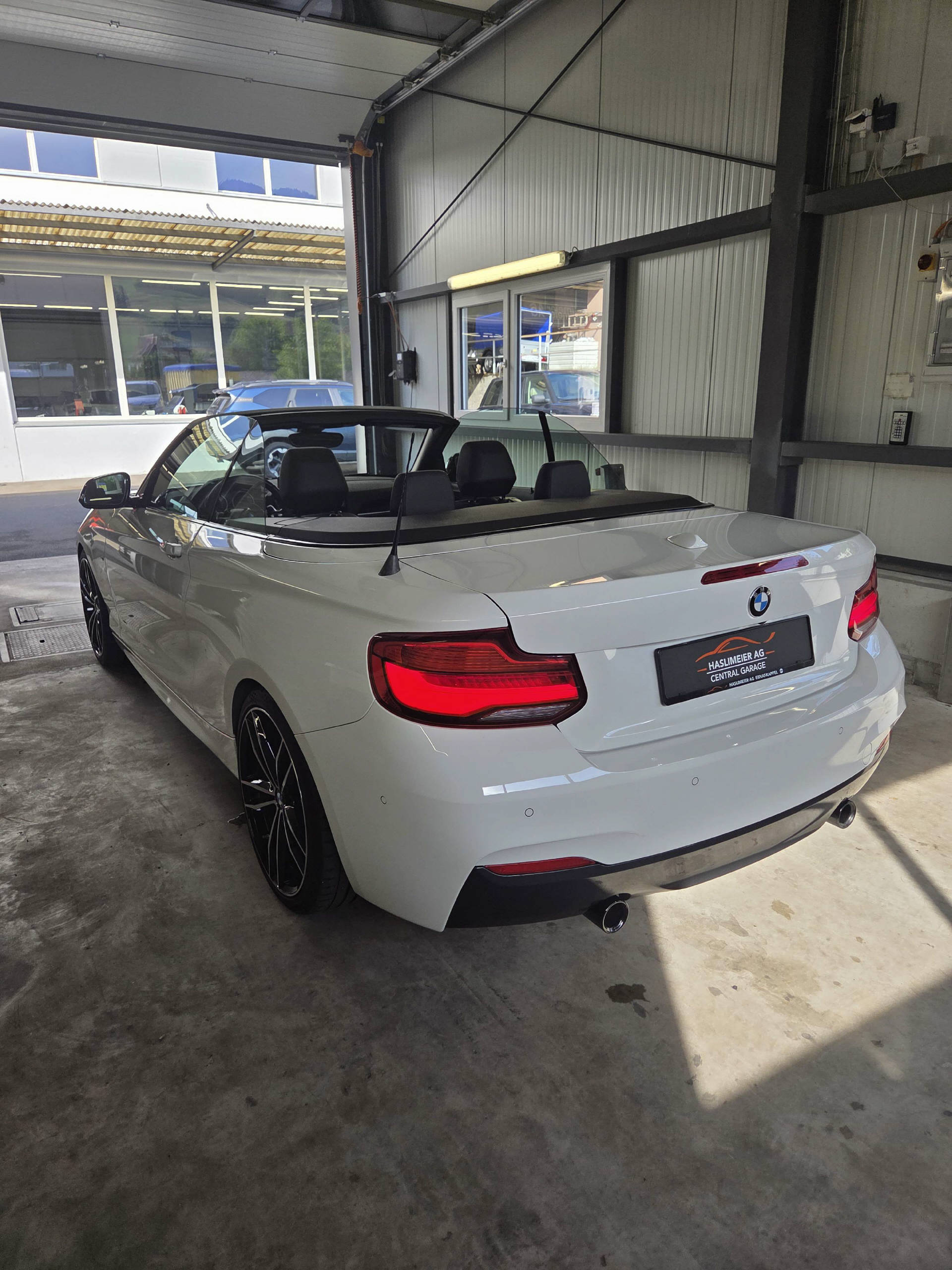 BMW M235i xDrive SAG Cabrio-image-5