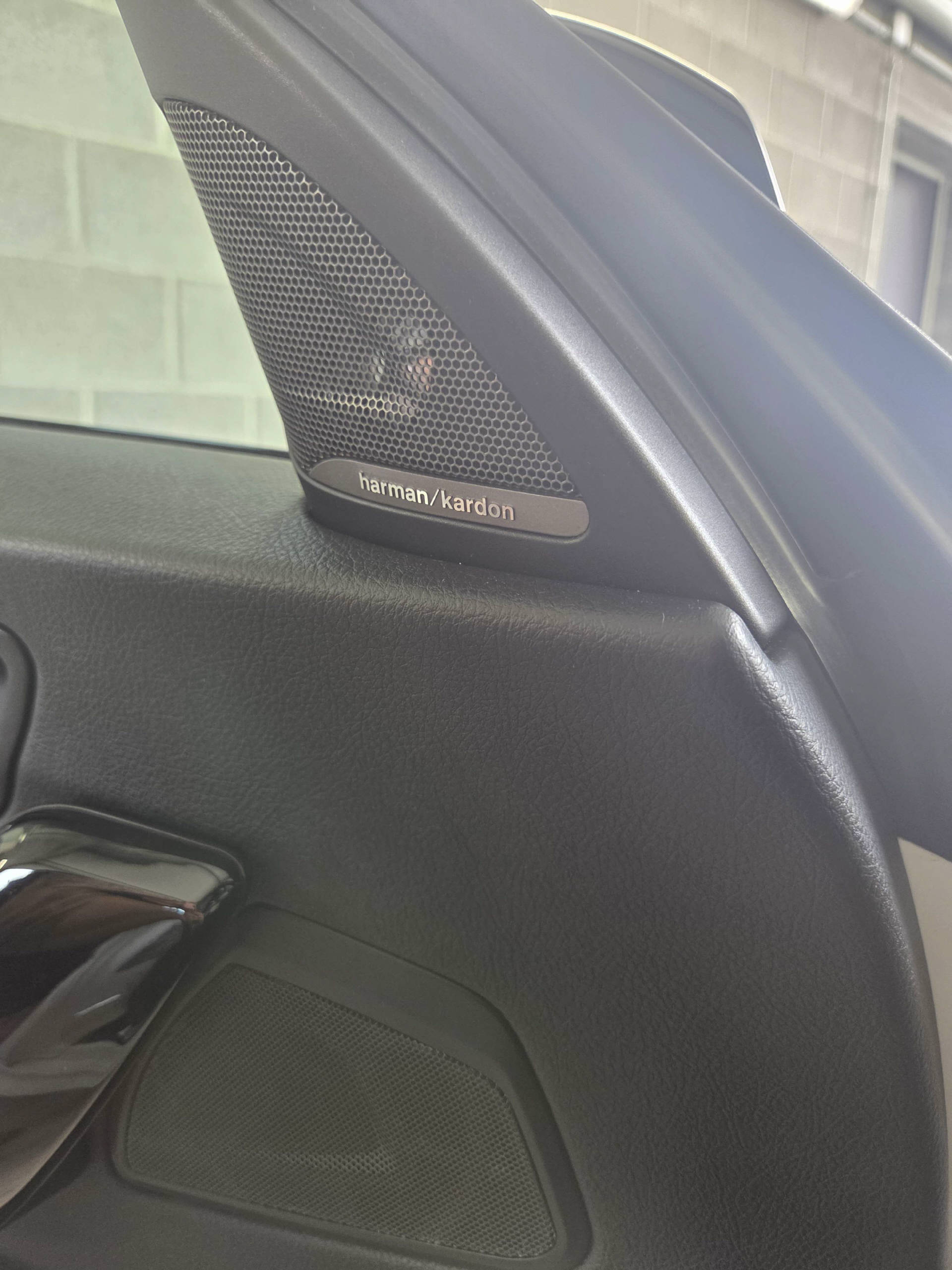 BMW M235i xDrive SAG Cabrio-image-12