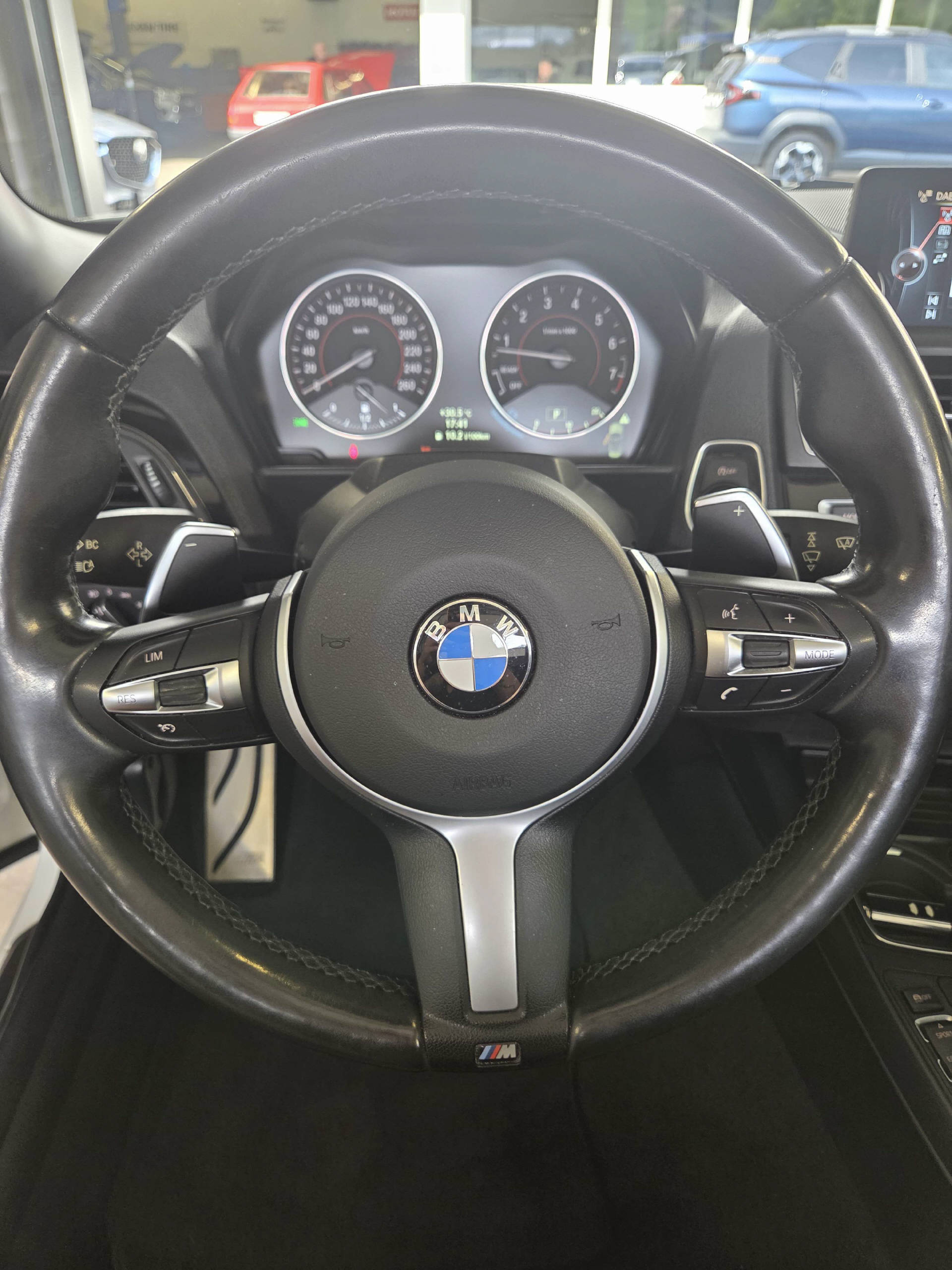 BMW M235i xDrive SAG Cabrio-image-8